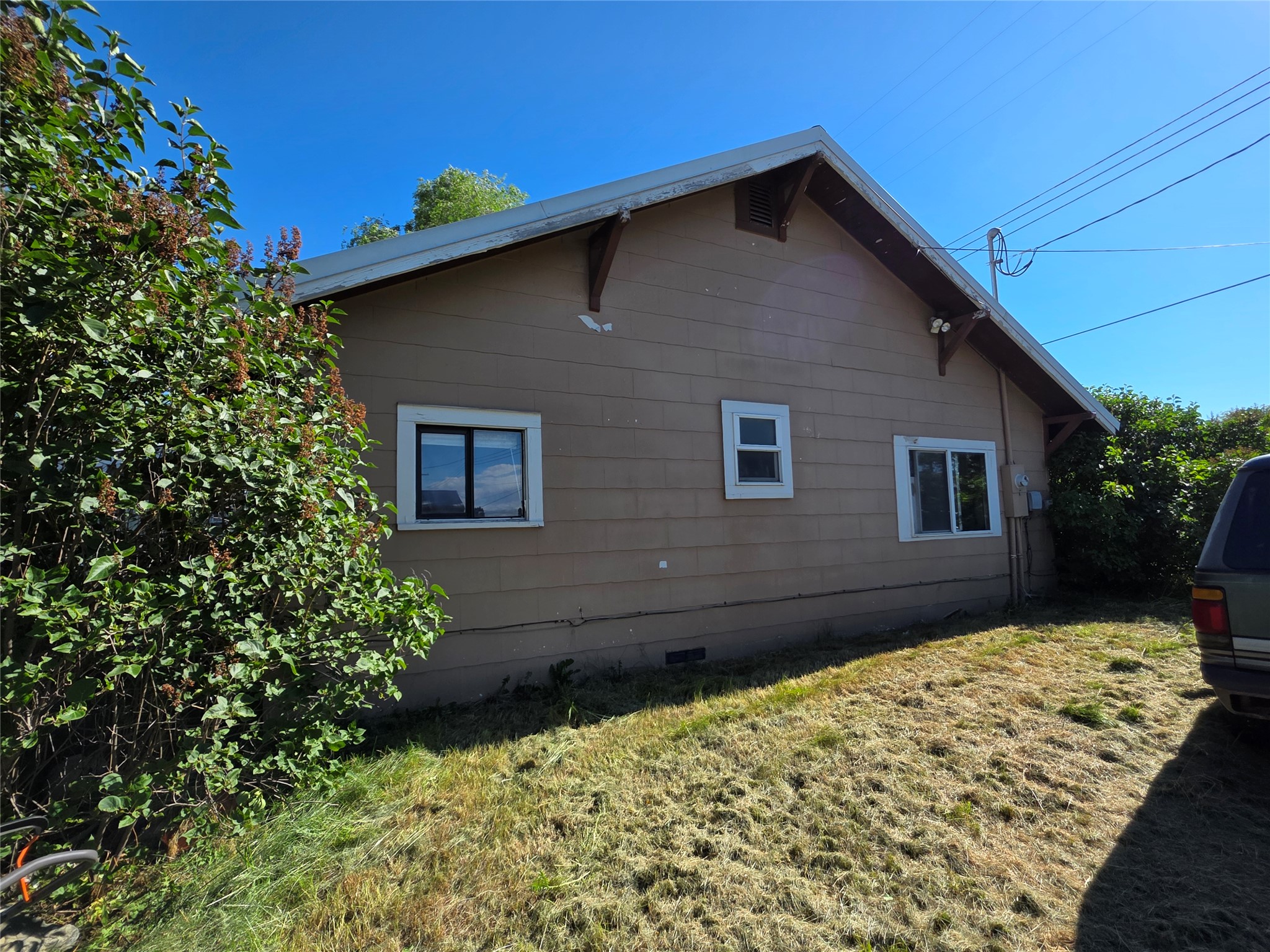 42419 3rd Avenue E Property Photo 3