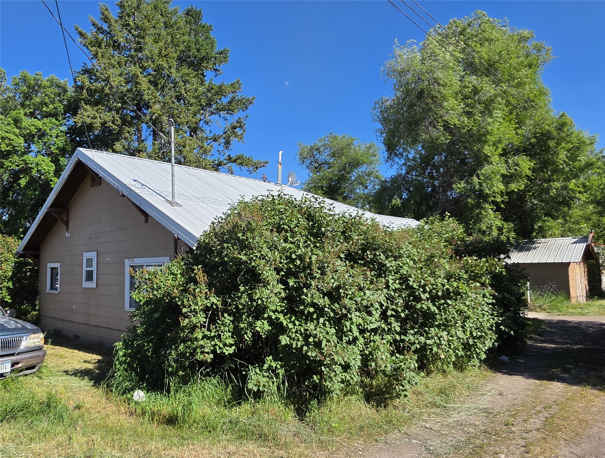 42419 3rd Avenue E Property Photo 4