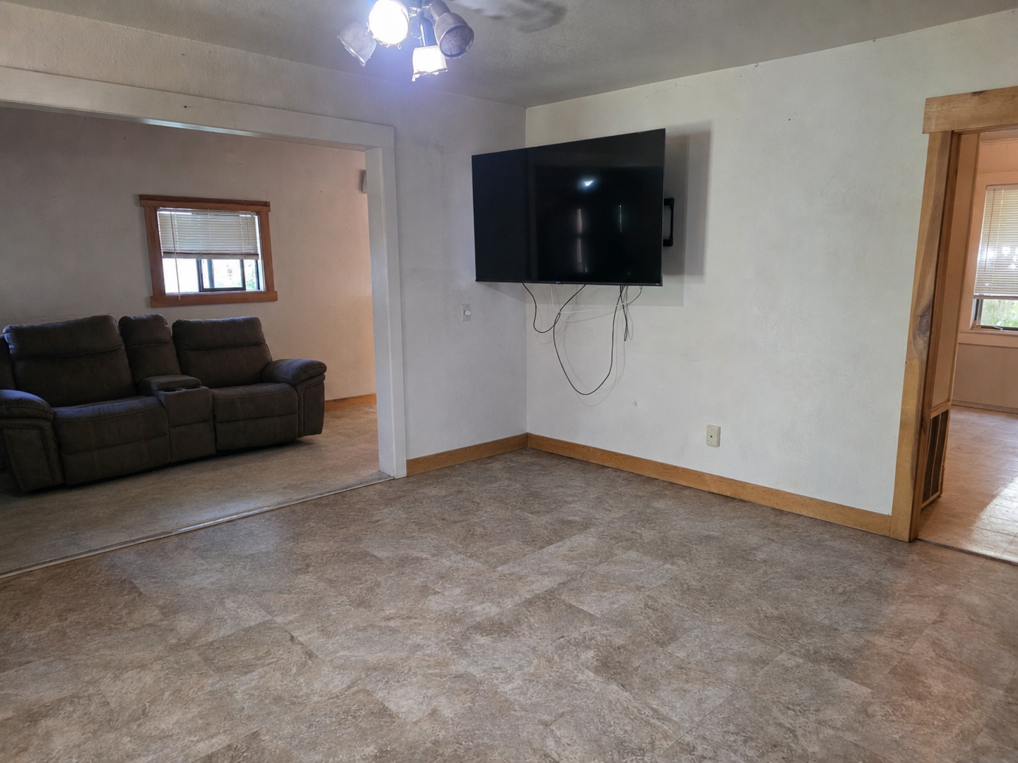 42419 3rd Avenue E Property Photo 8