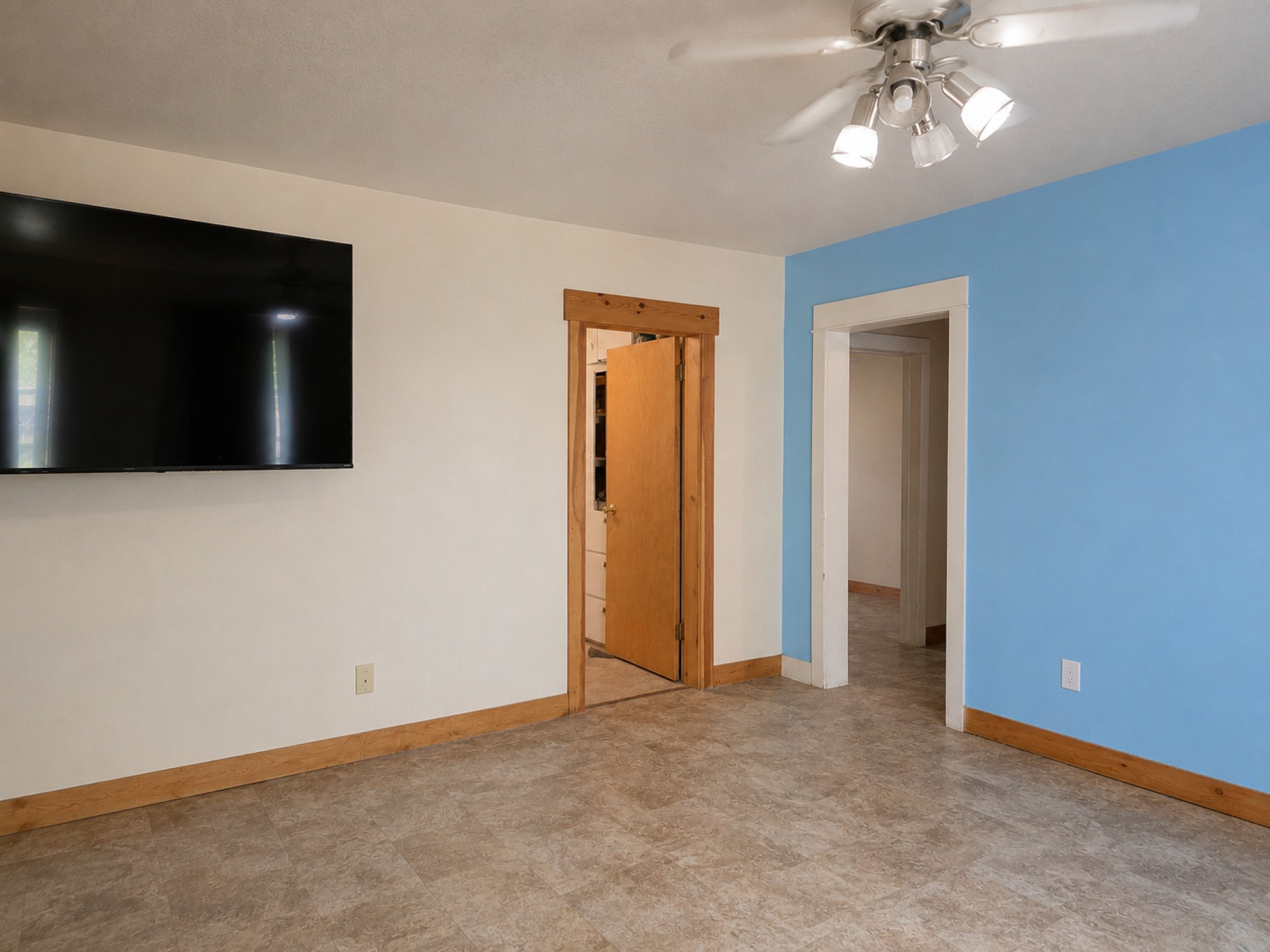 42419 3rd Avenue E Property Photo 10