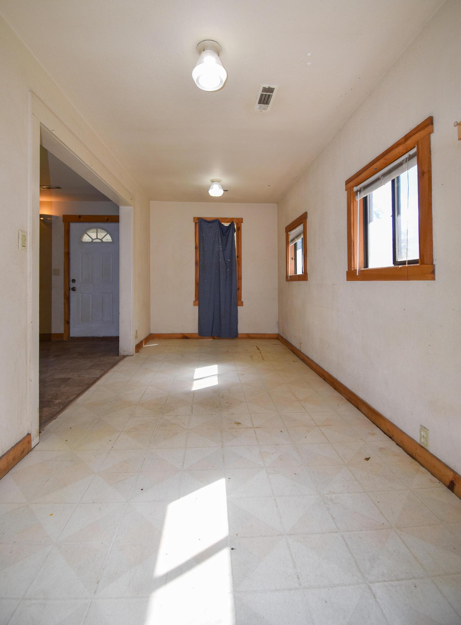 42419 3rd Avenue E Property Photo 10