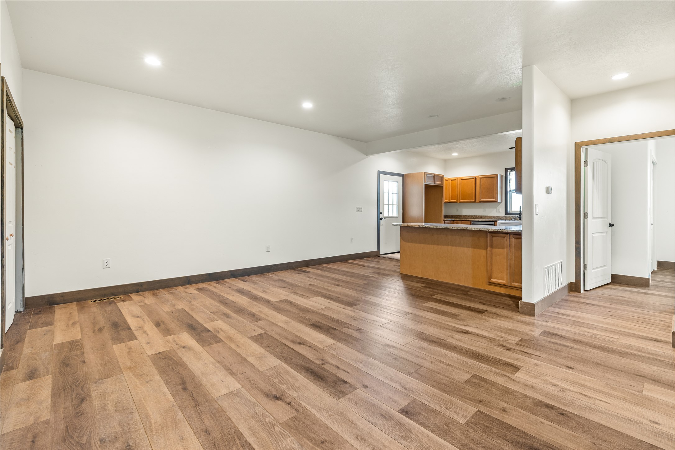 400 Cochell Way Property Photo 45