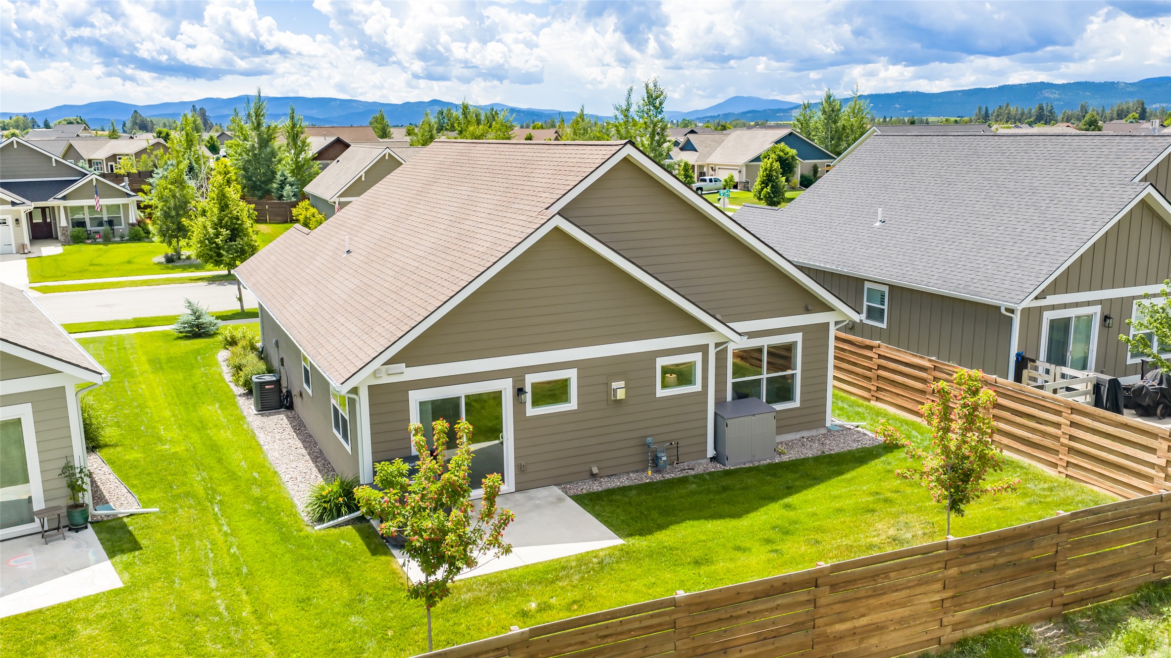 159 Silvertip Trail Property Photo 34