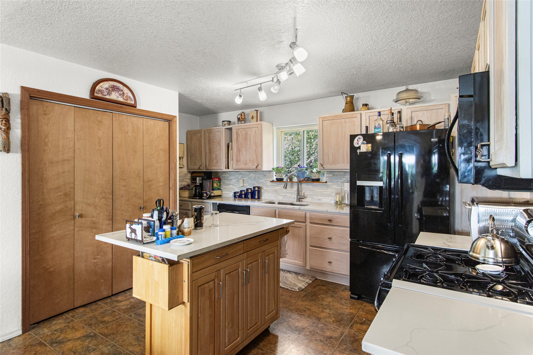 166 Larch Lane Property Photo 8