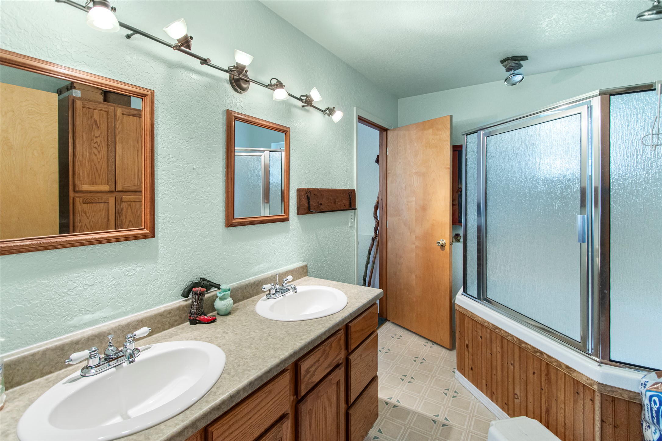 166 Larch Lane Property Photo 17