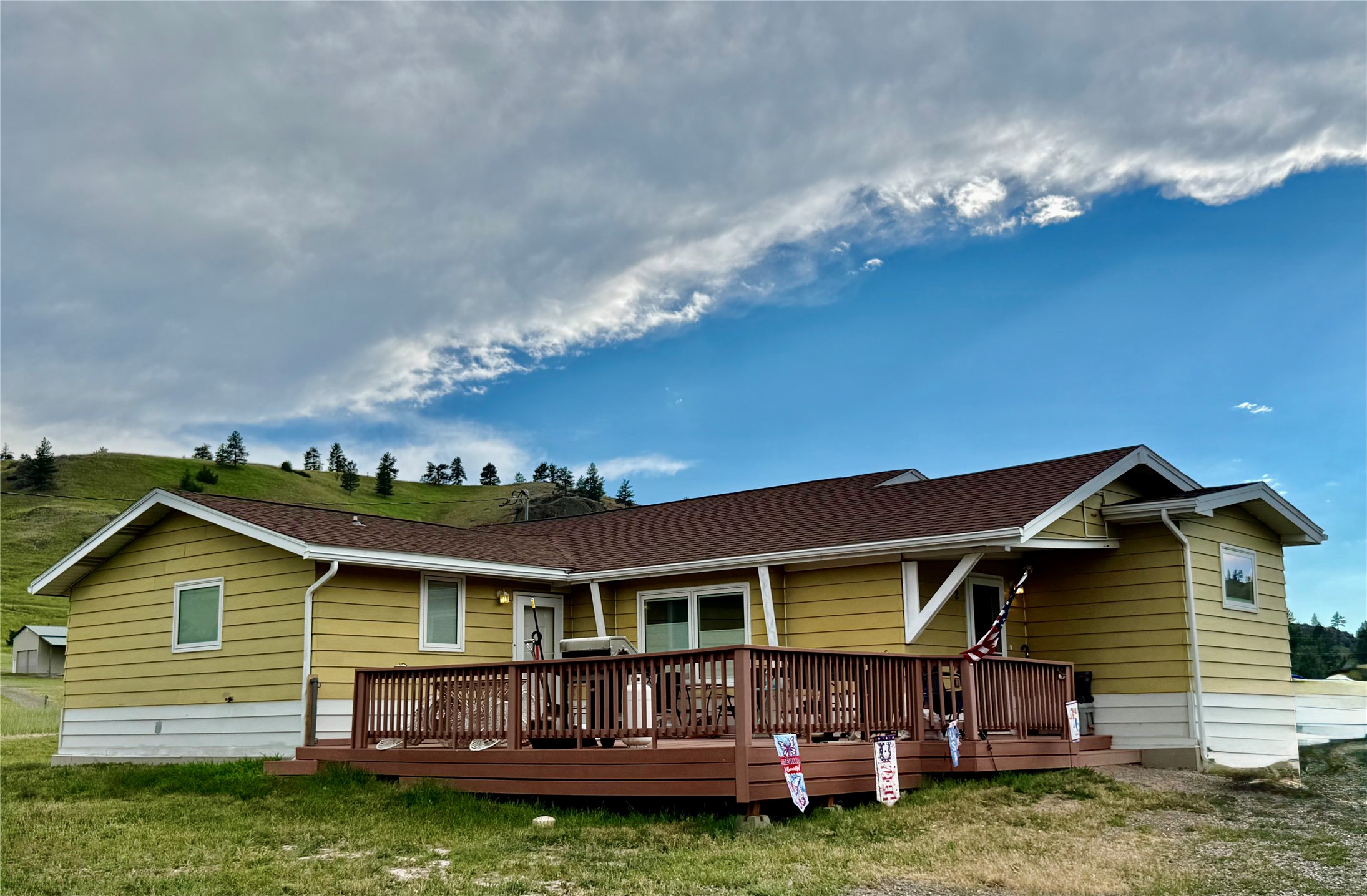 2 Meadowlark Square Property Photo 4