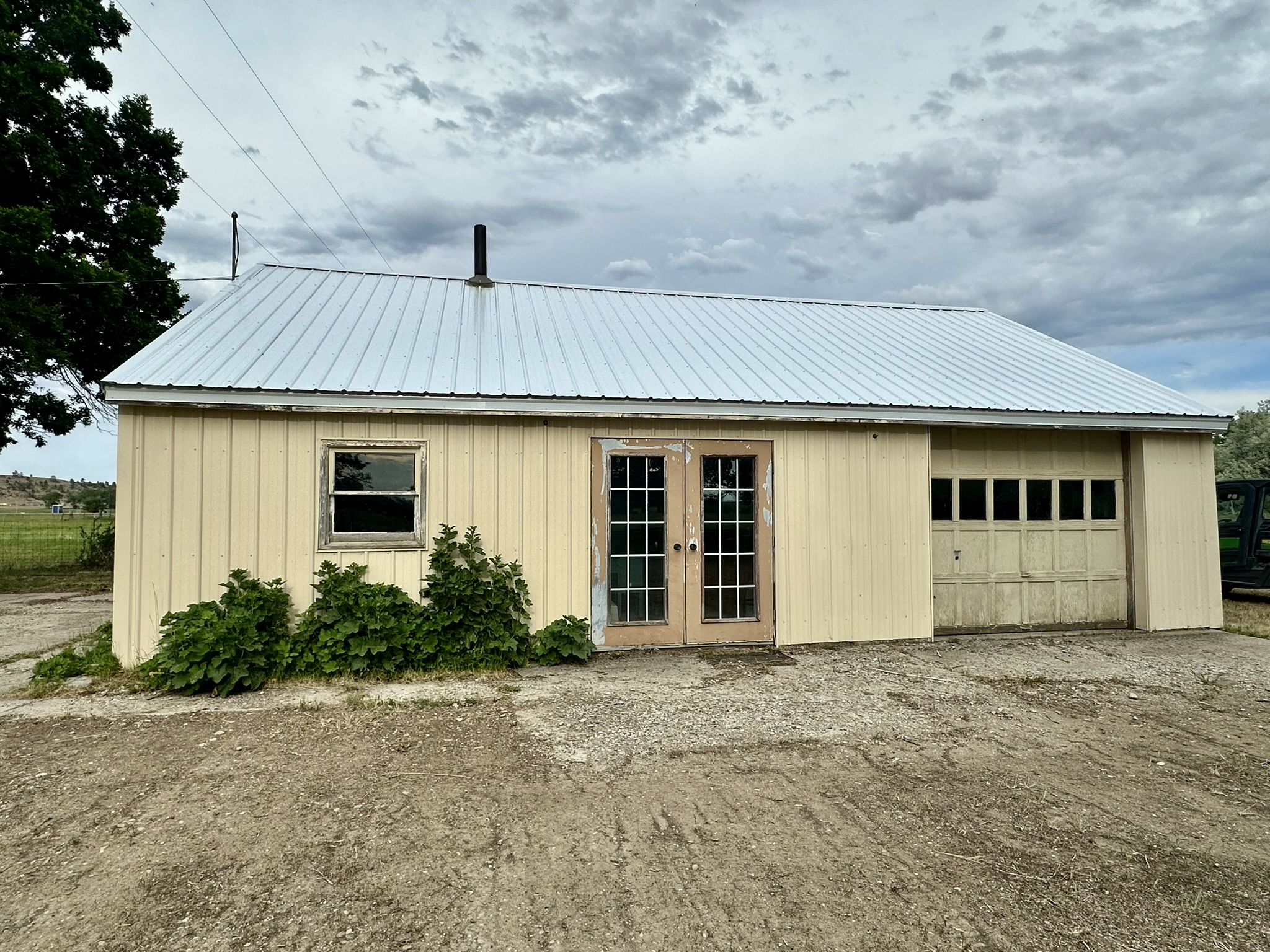 417 River Avenue E Property Photo 2