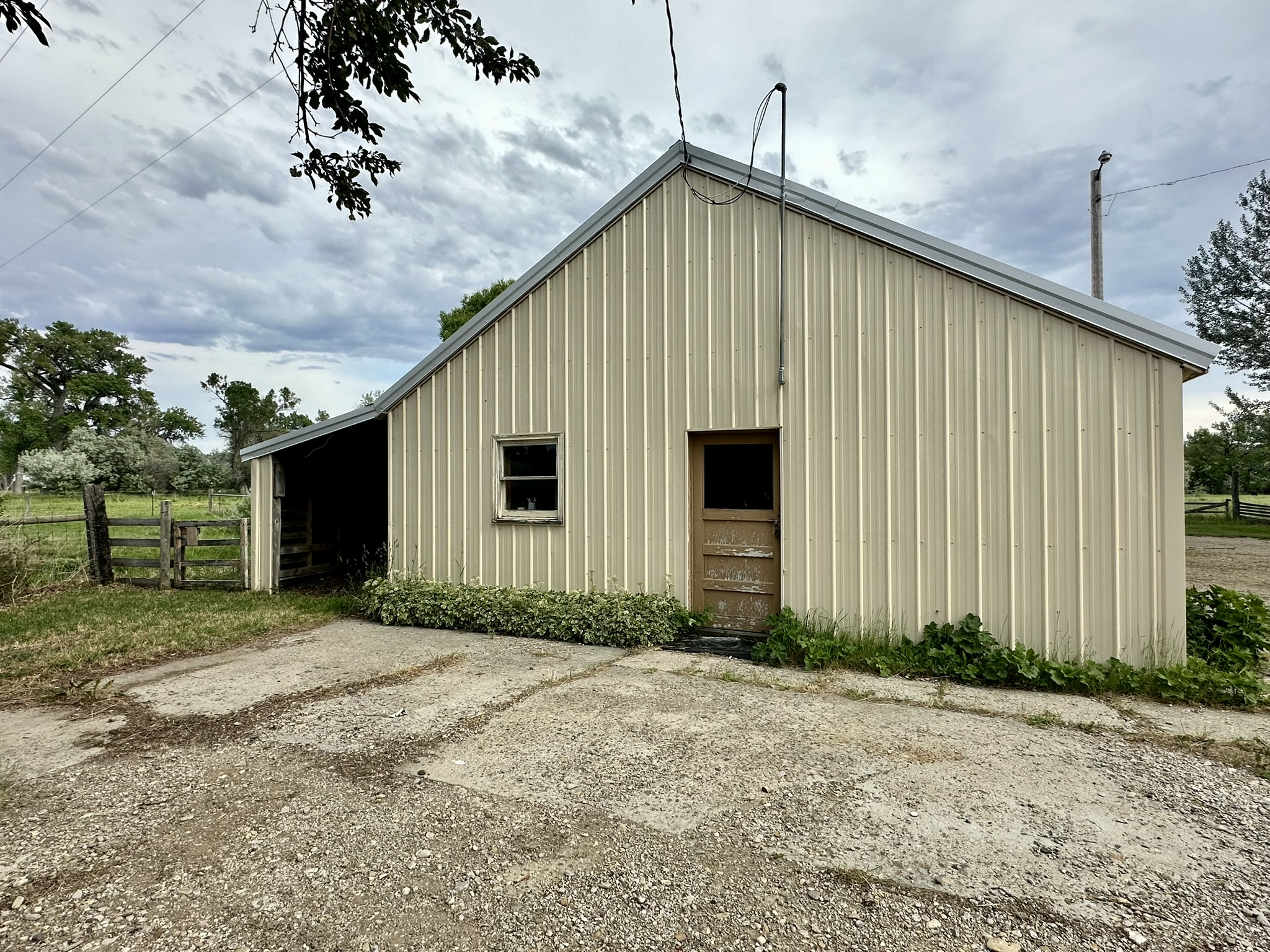 417 River Avenue E Property Photo 3