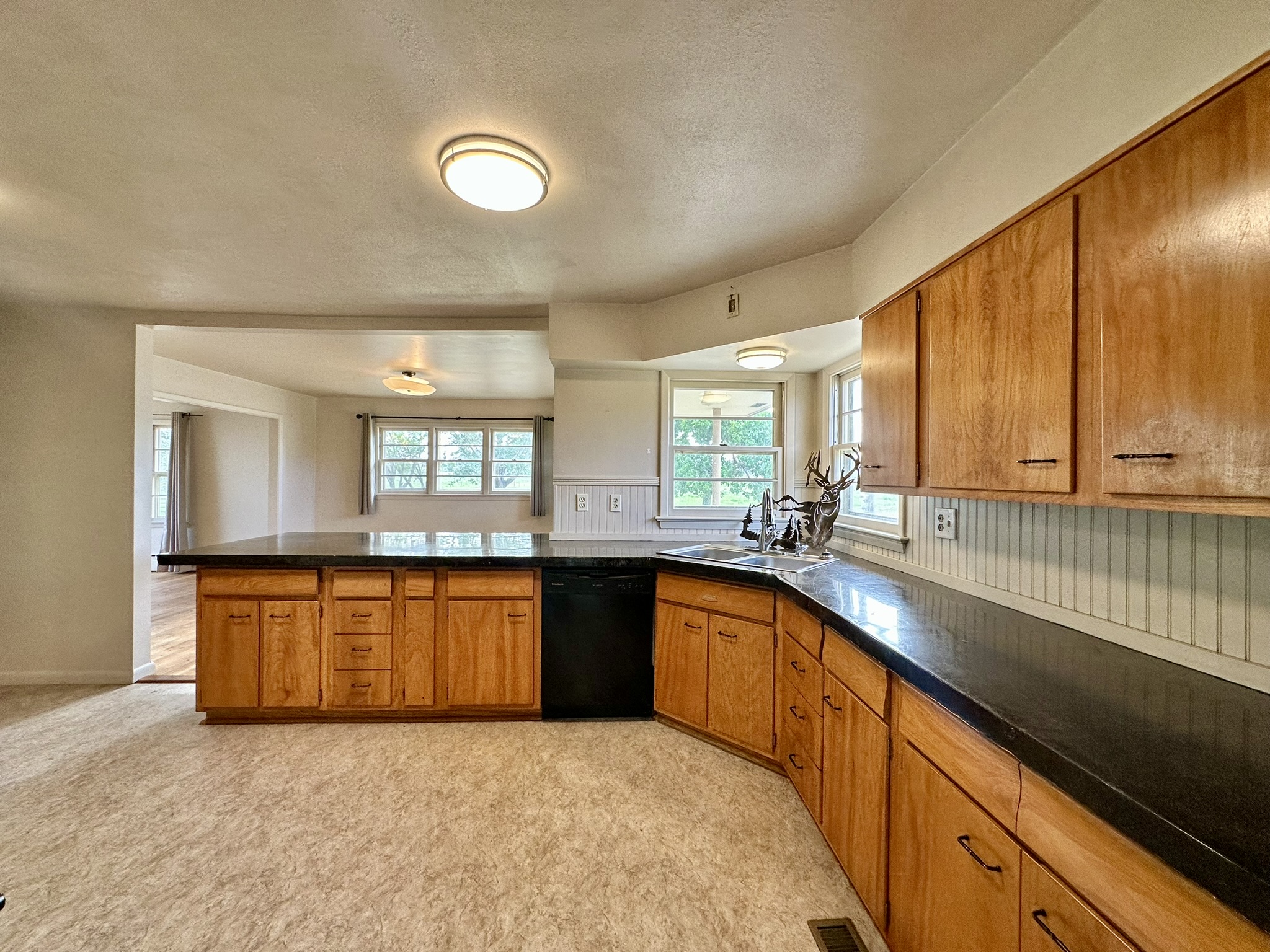 417 River Avenue E Property Photo 10