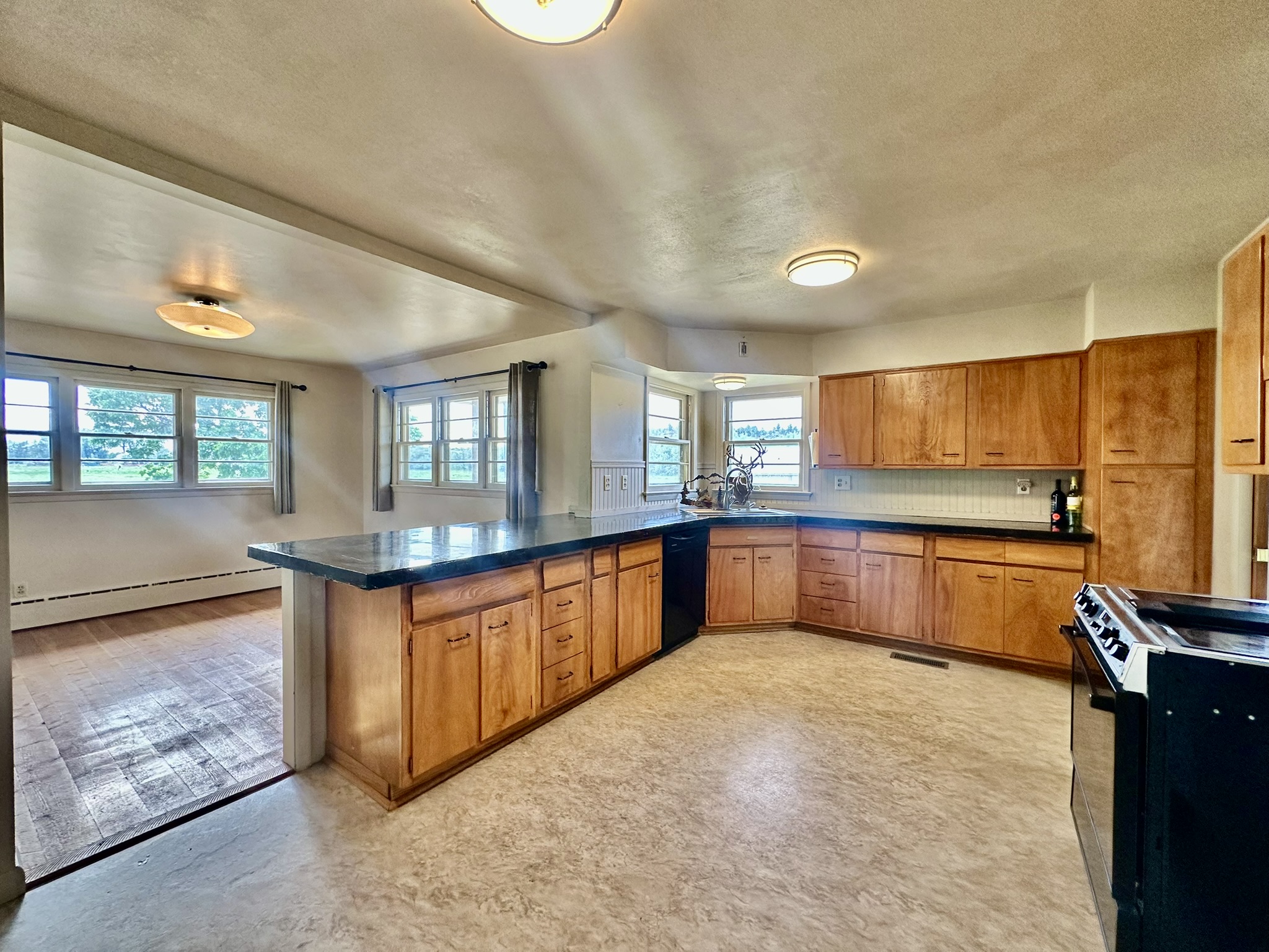 417 River Avenue E Property Photo 12
