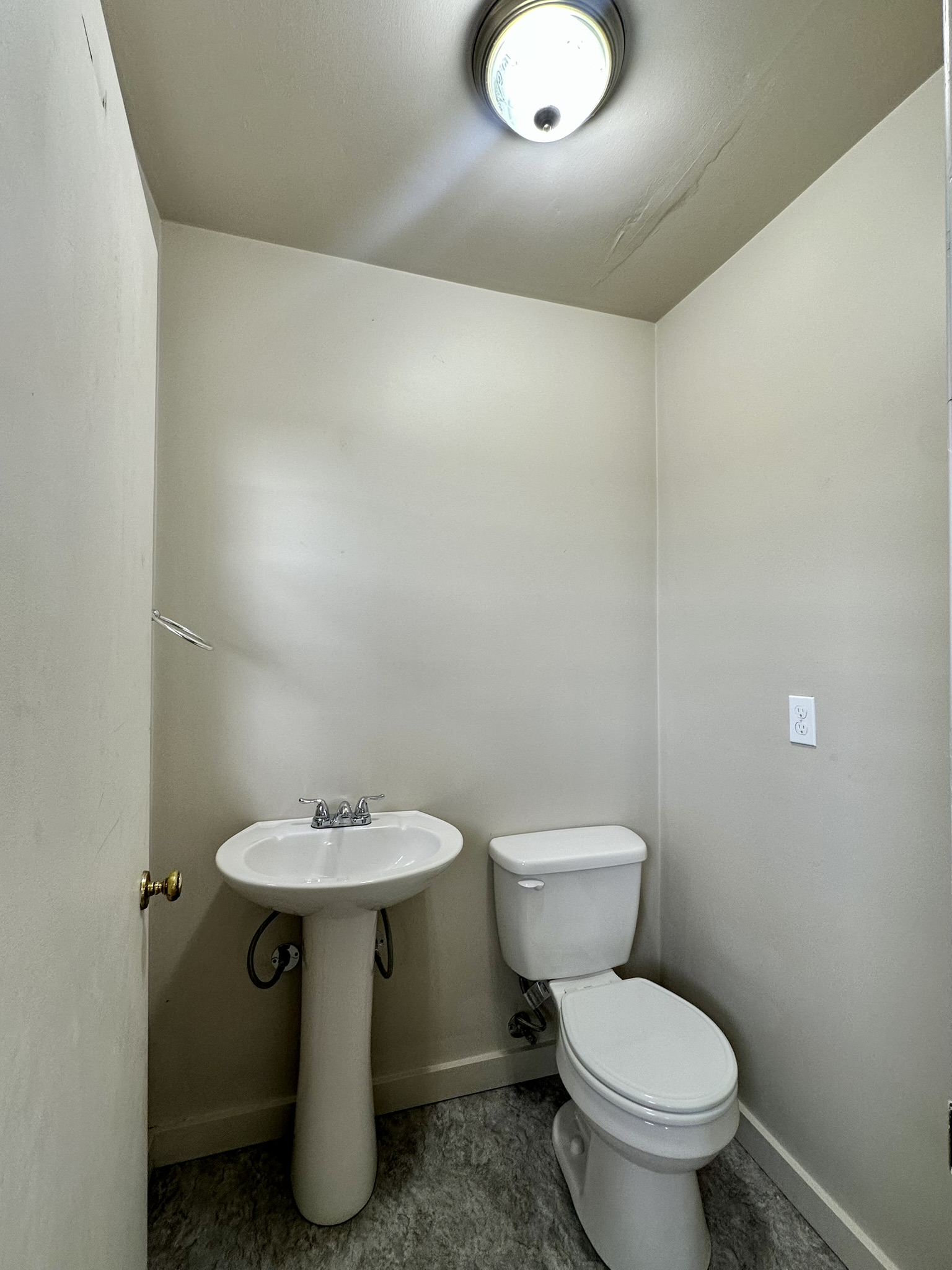 417 River Avenue E Property Photo 14