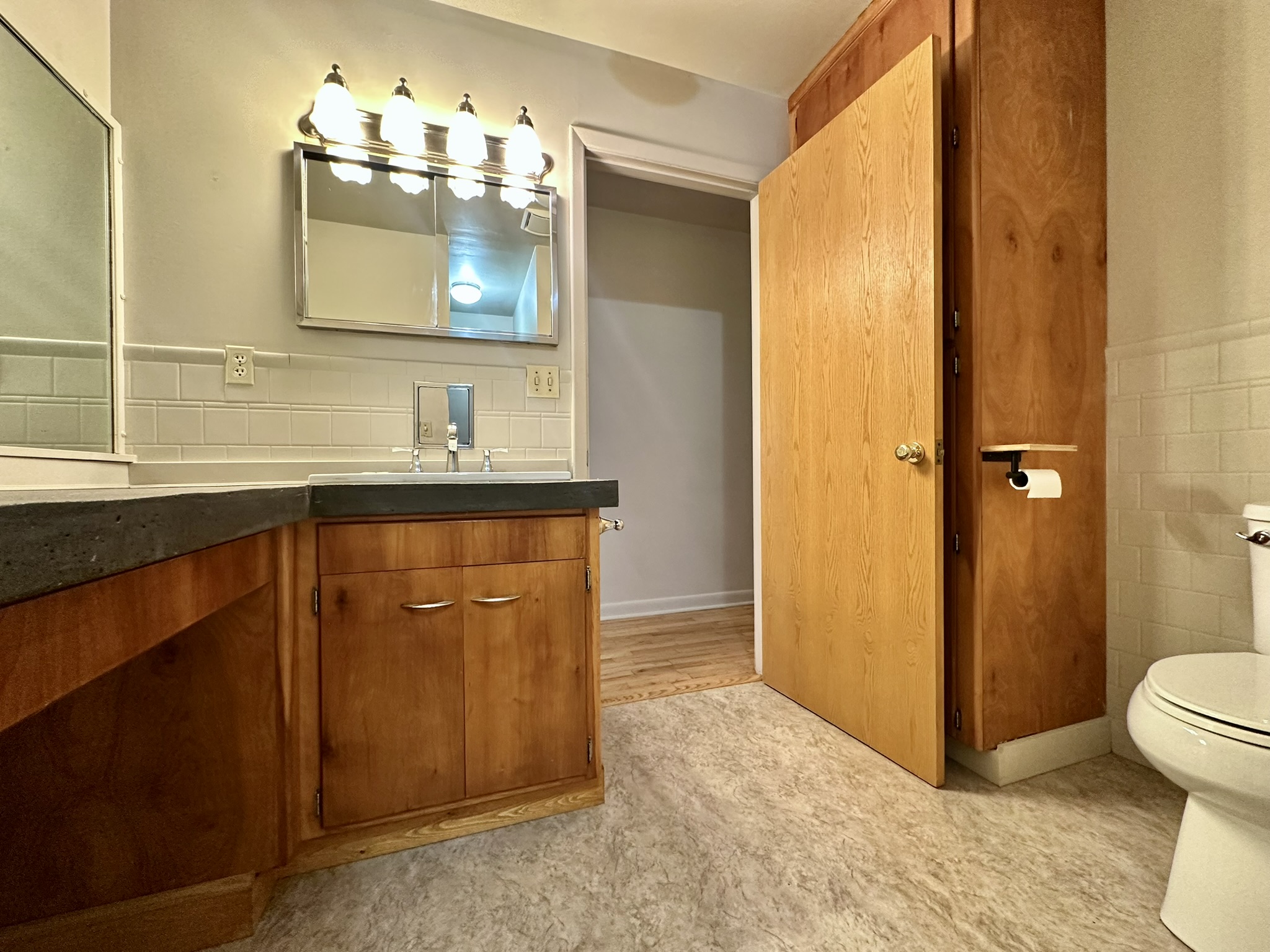 417 River Avenue E Property Photo 18