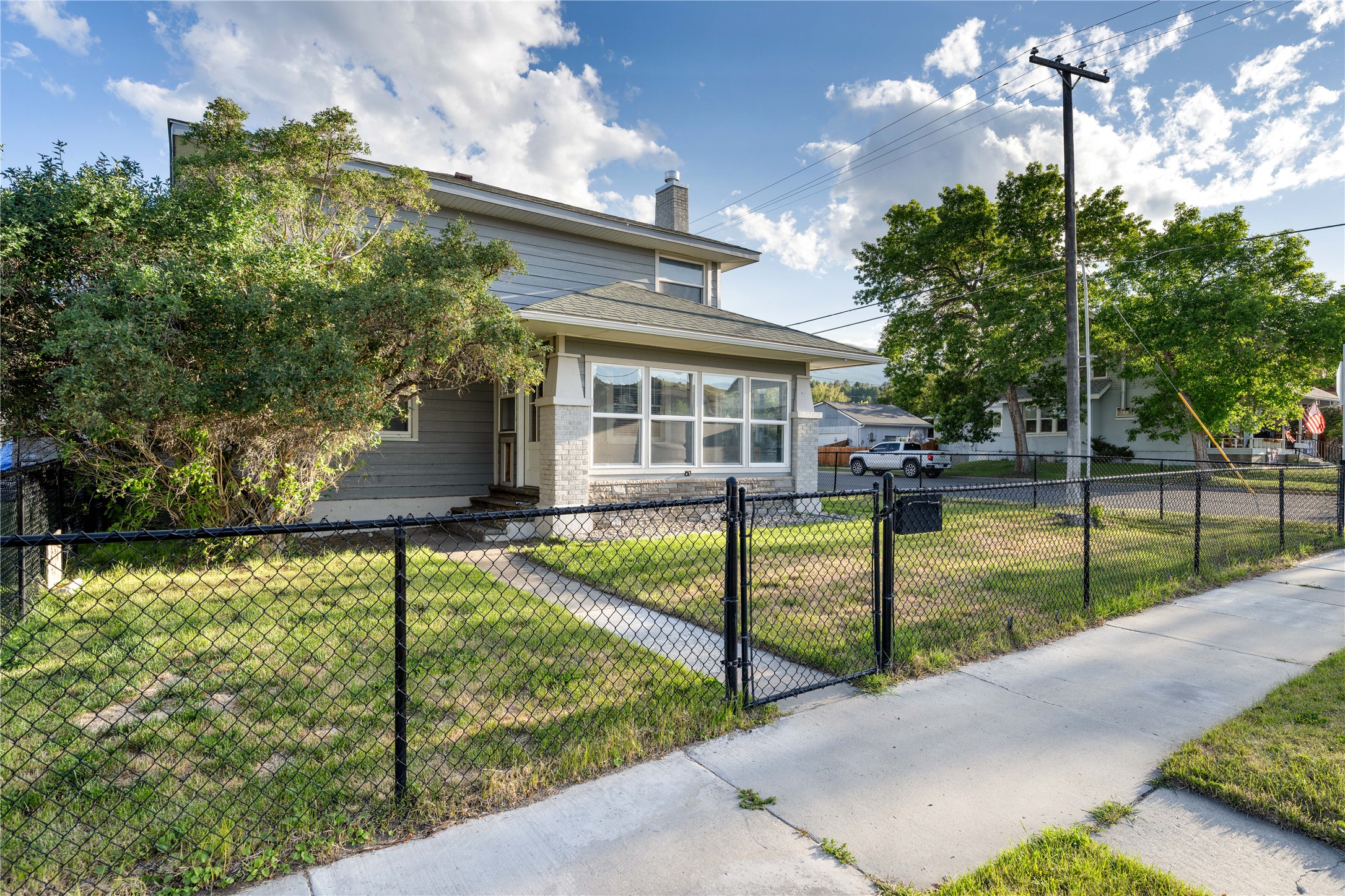 821 W 3rd Street Property Photo 2