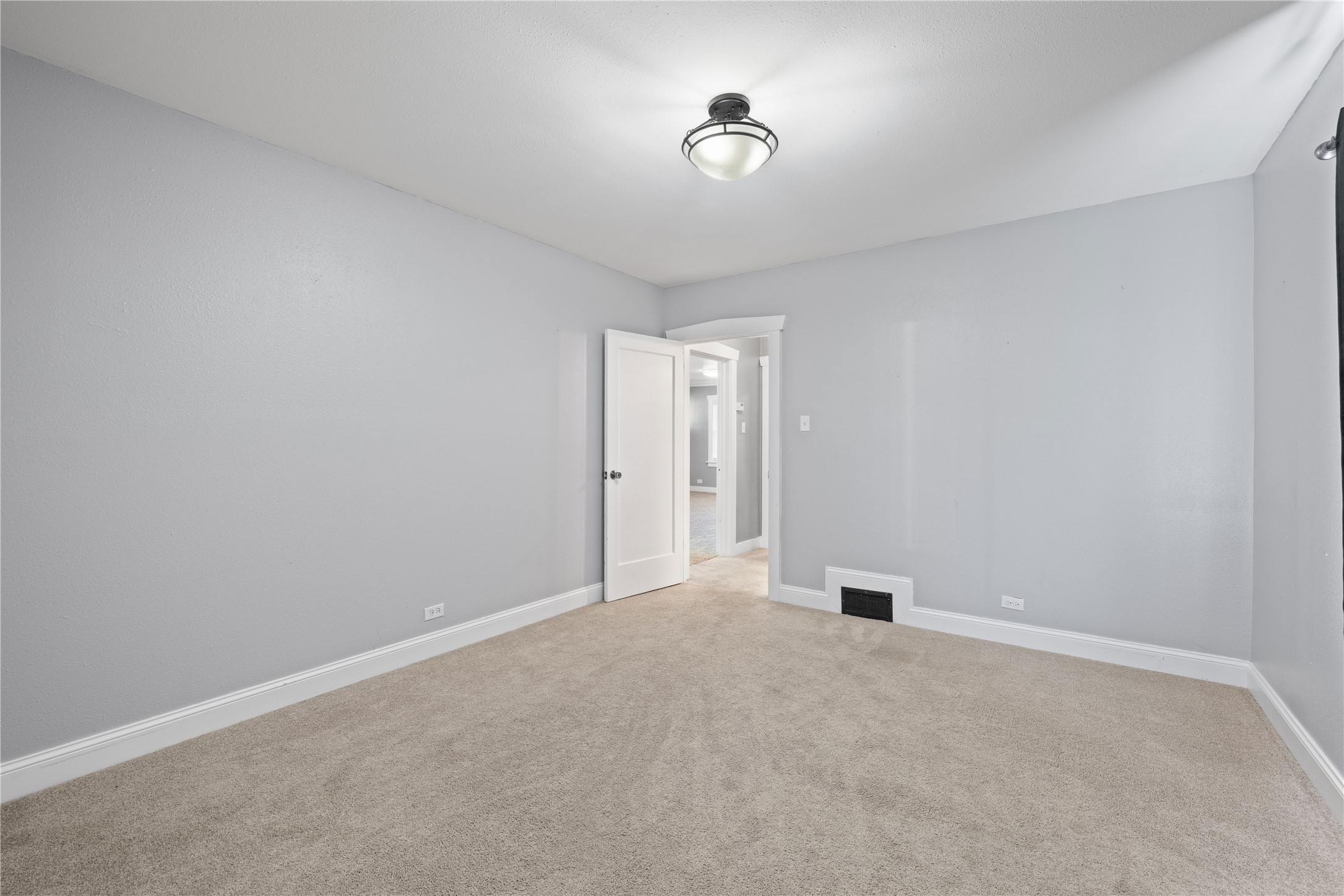821 W 3rd Street Property Photo 33