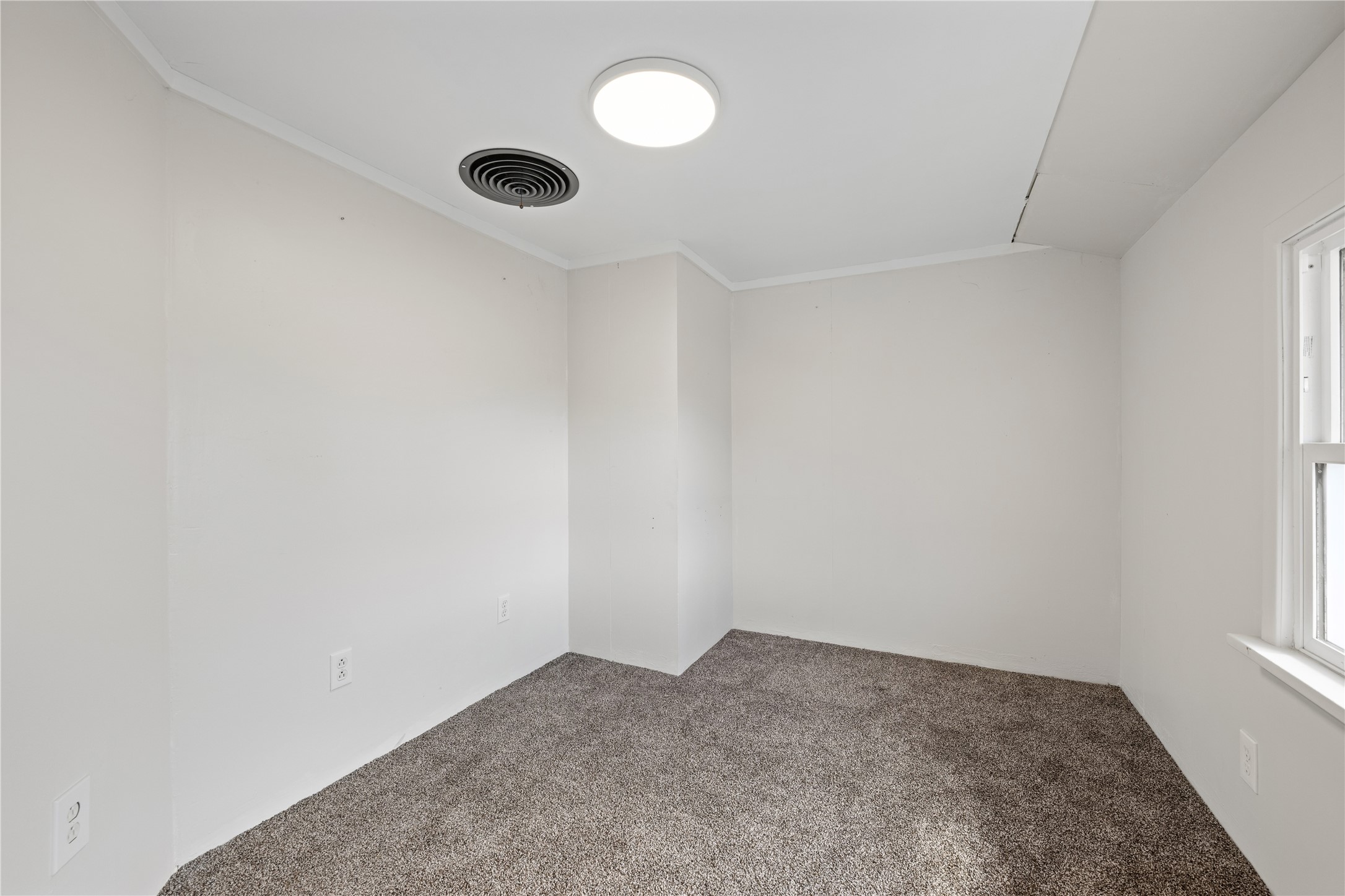 821 W 3rd Street Property Photo 41