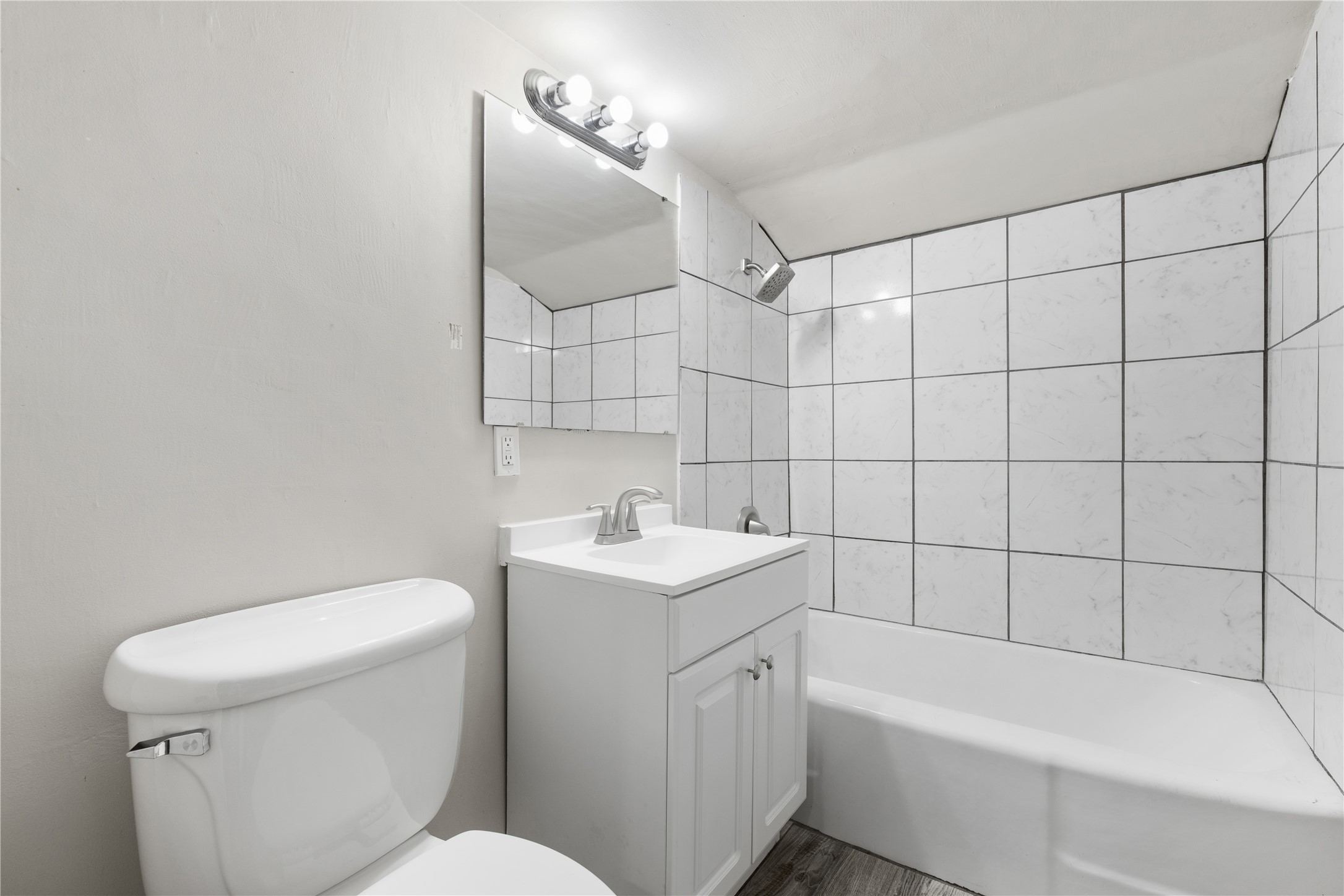 821 W 3rd Street Property Photo 47