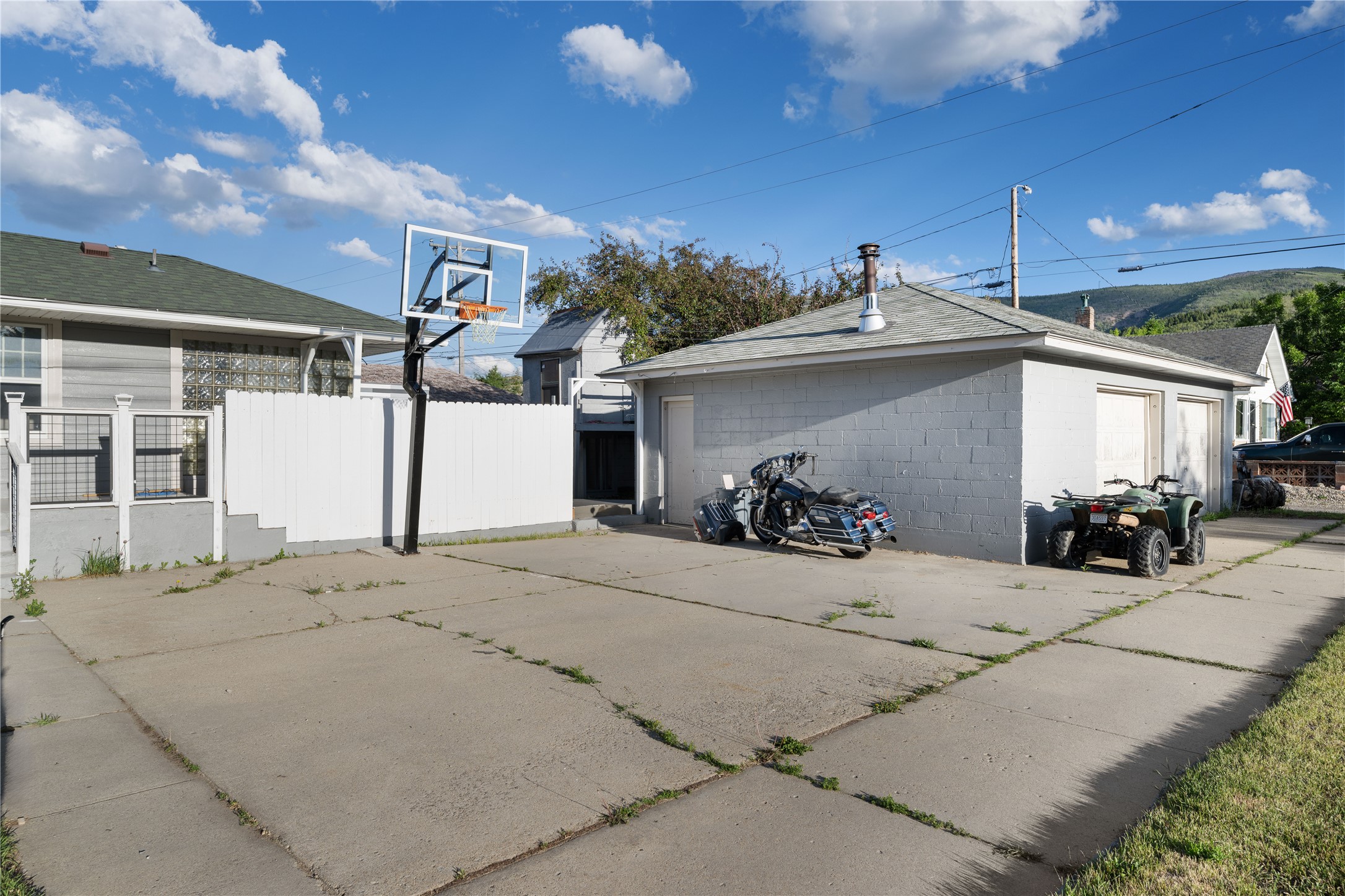 821 W 3rd Street Property Photo 59