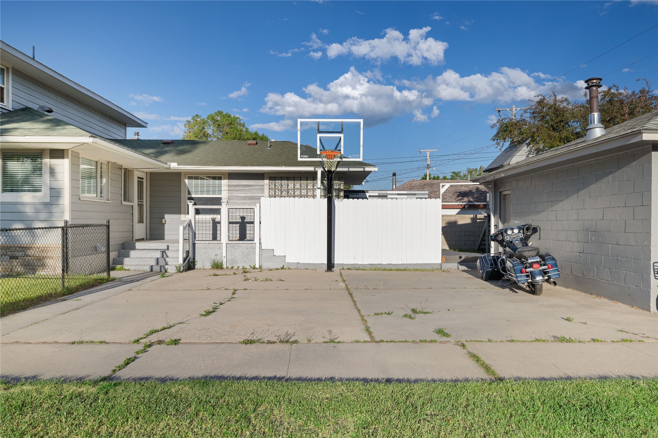 821 W 3rd Street Property Photo 60