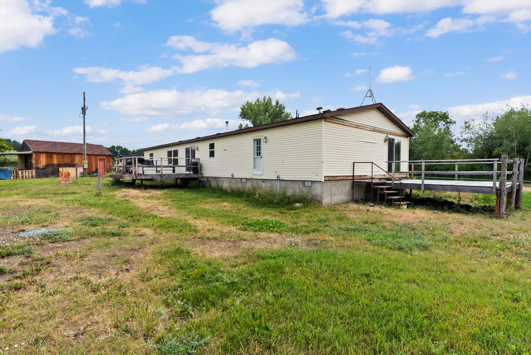 651 Milty Lane Property Photo 3
