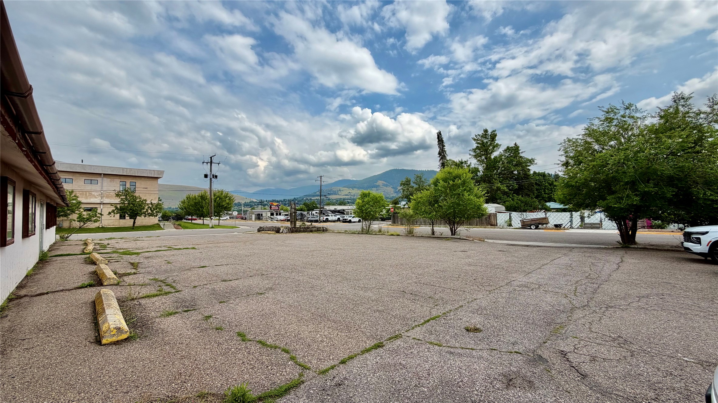 1612 Benton Avenue Property Photo 26