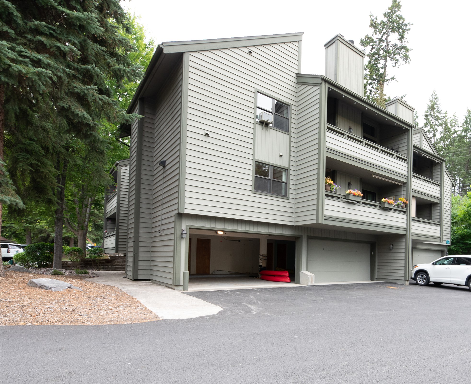 270 Bridge Street 2 Property Photo 4