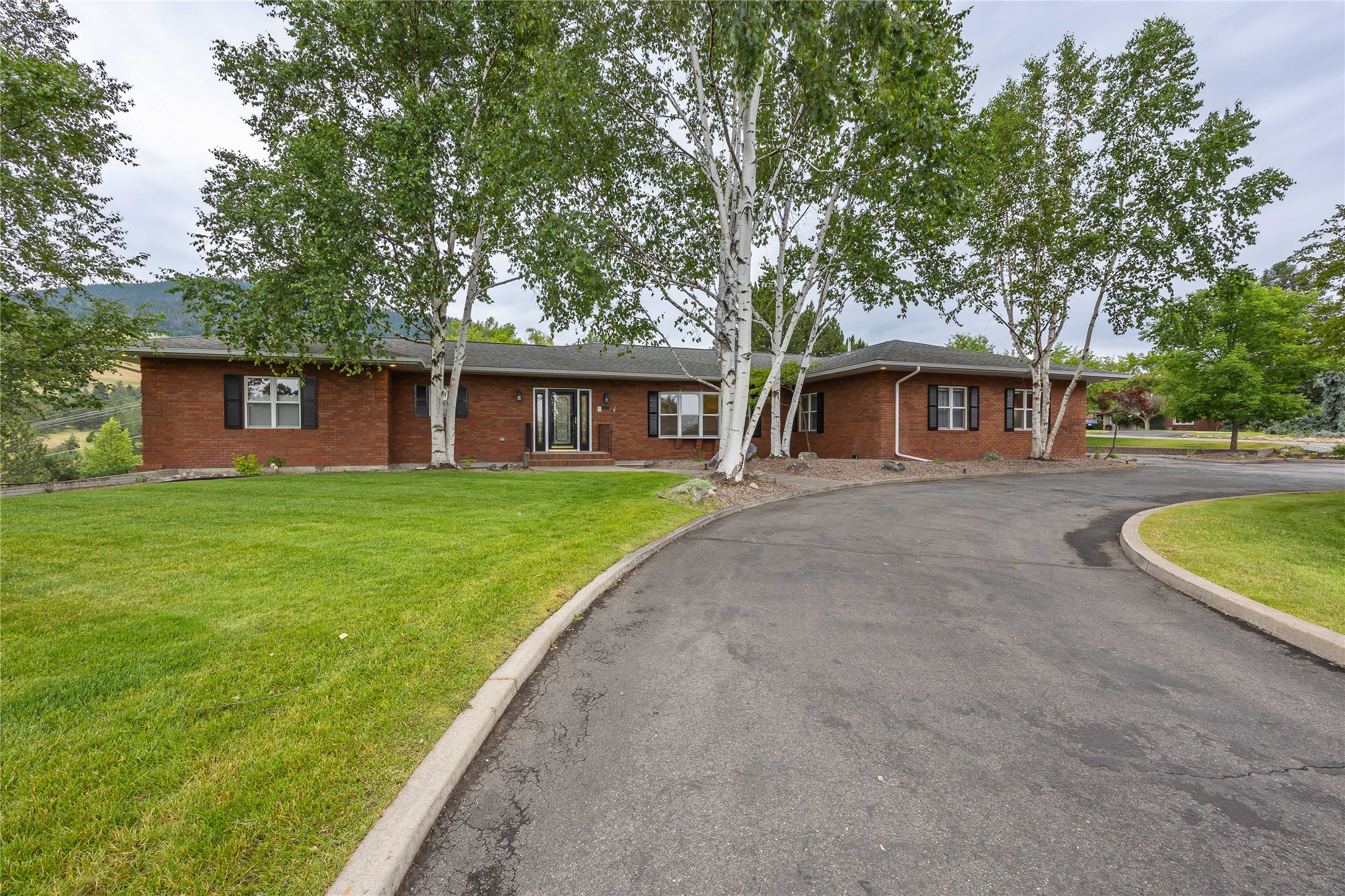 212 E Crestline Drive Property Photo 4