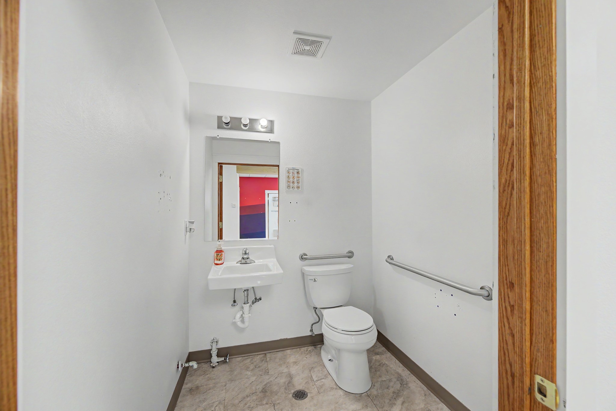 601 Euclid Avenue Suite D Property Photo 5