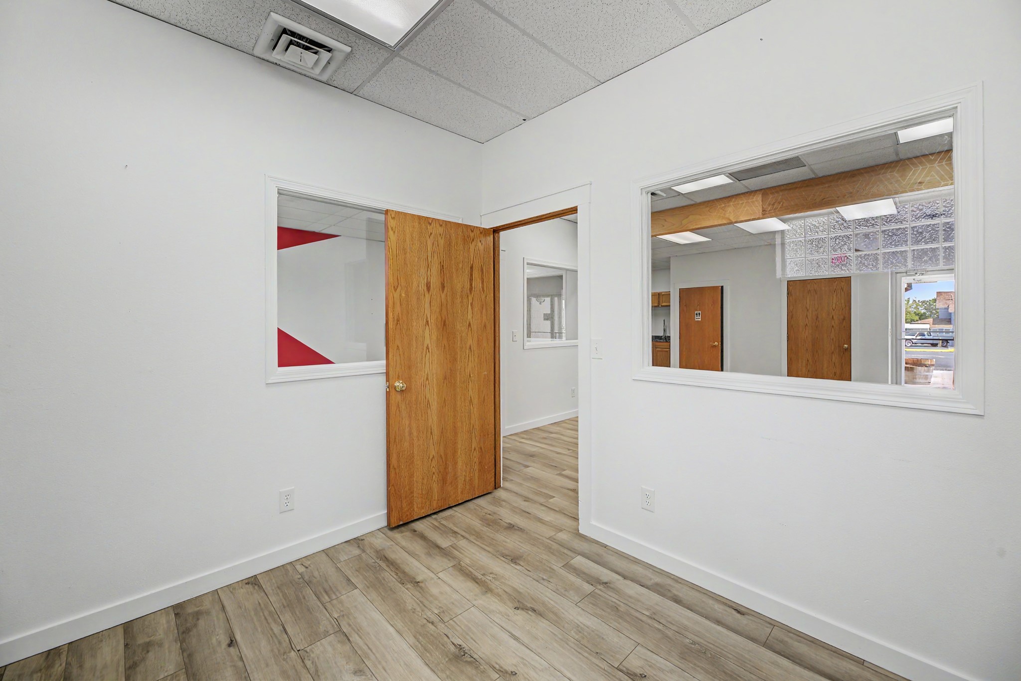 601 Euclid Avenue Suite D Property Photo 8