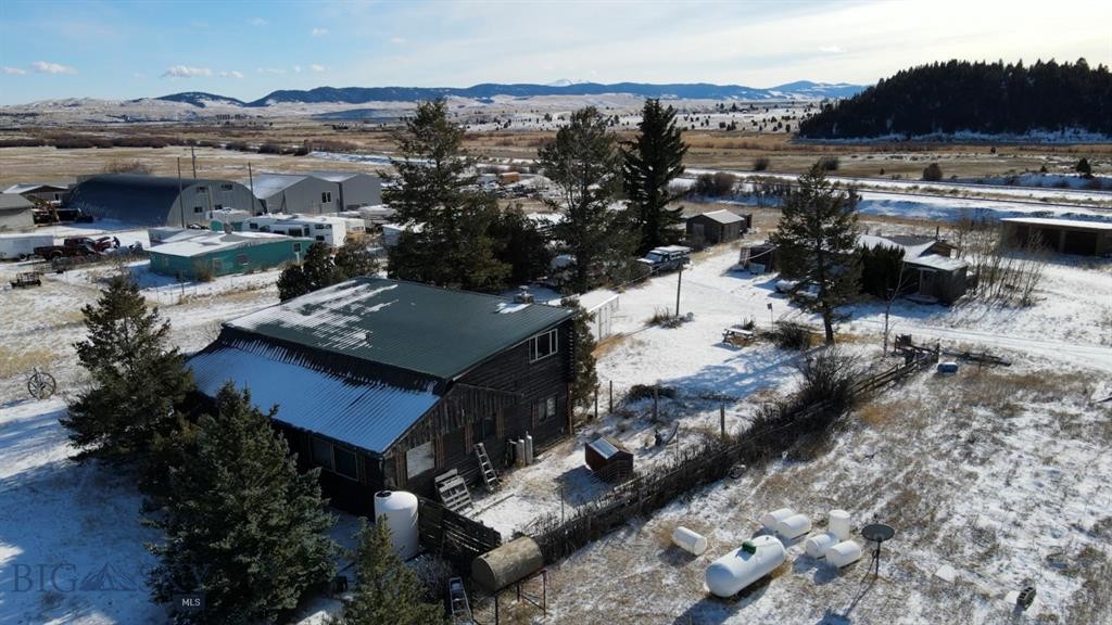 700 Dawson Loop Property Photo 3