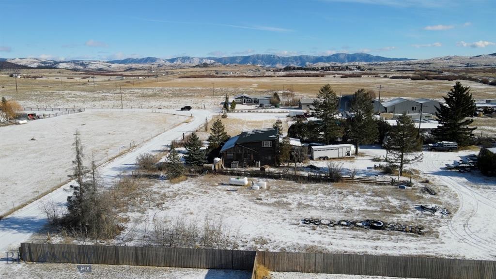 700 Dawson Loop Property Photo 4