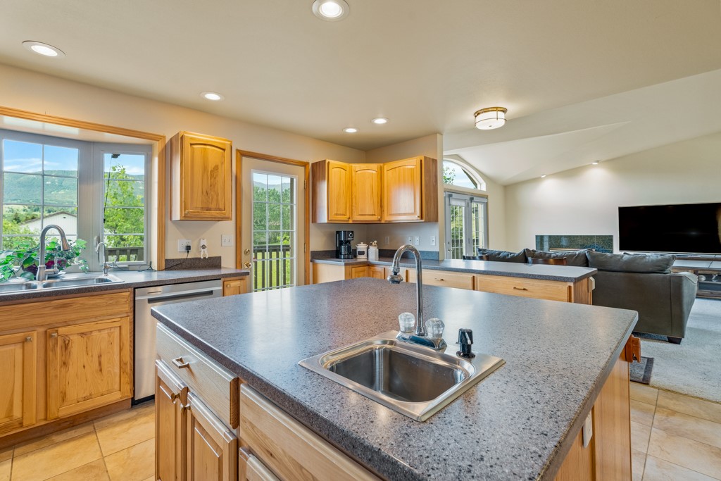27 Beavertail Road Property Photo 13
