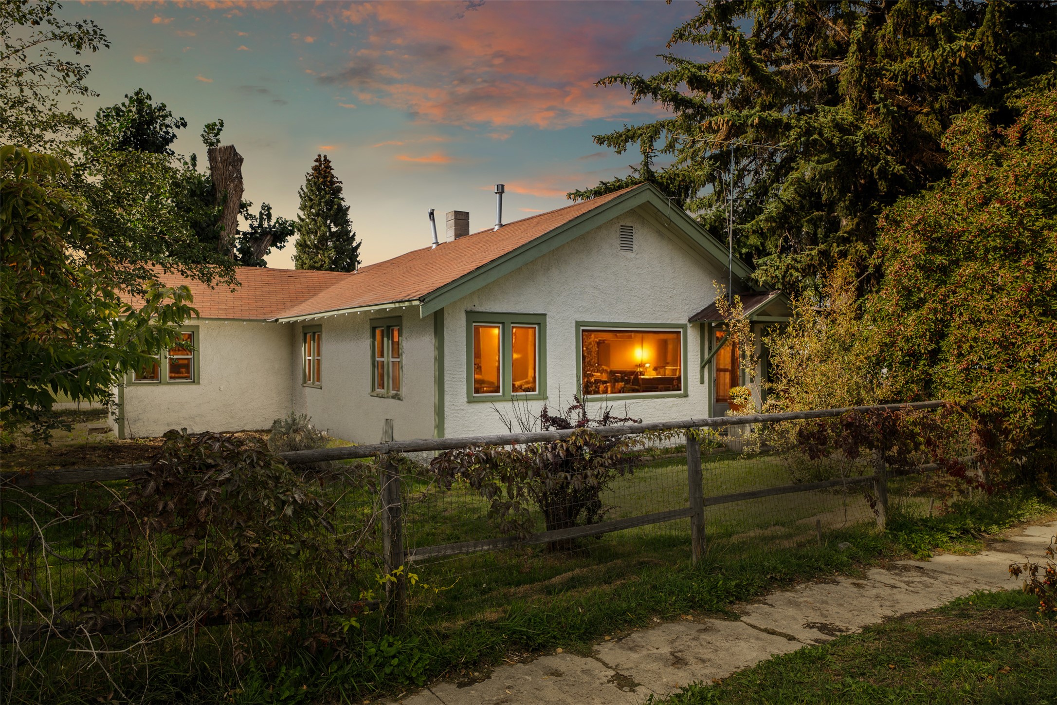 1093 Eastside Highway Property Photo 1
