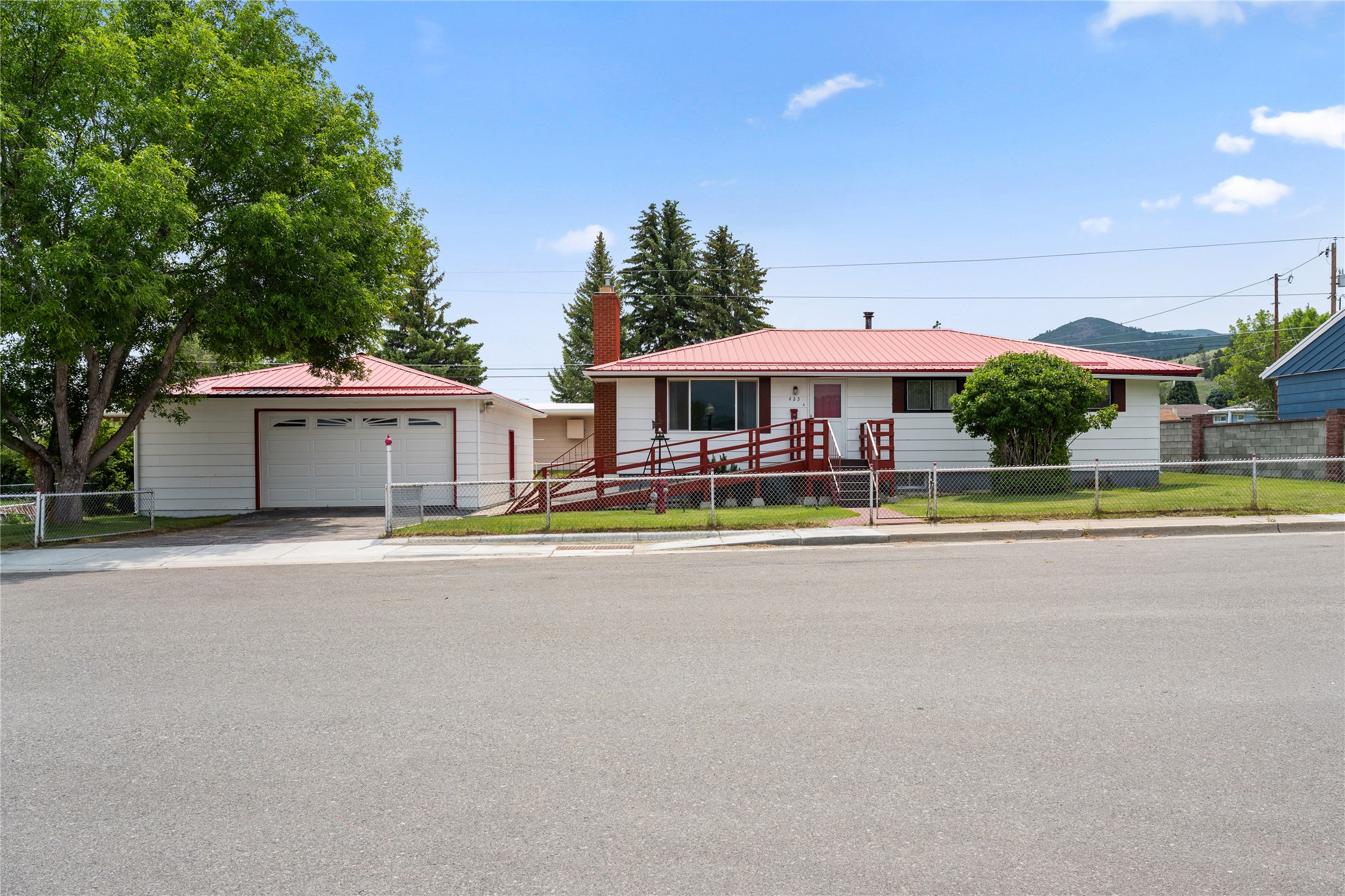 423 Linden Street Property Photo 2