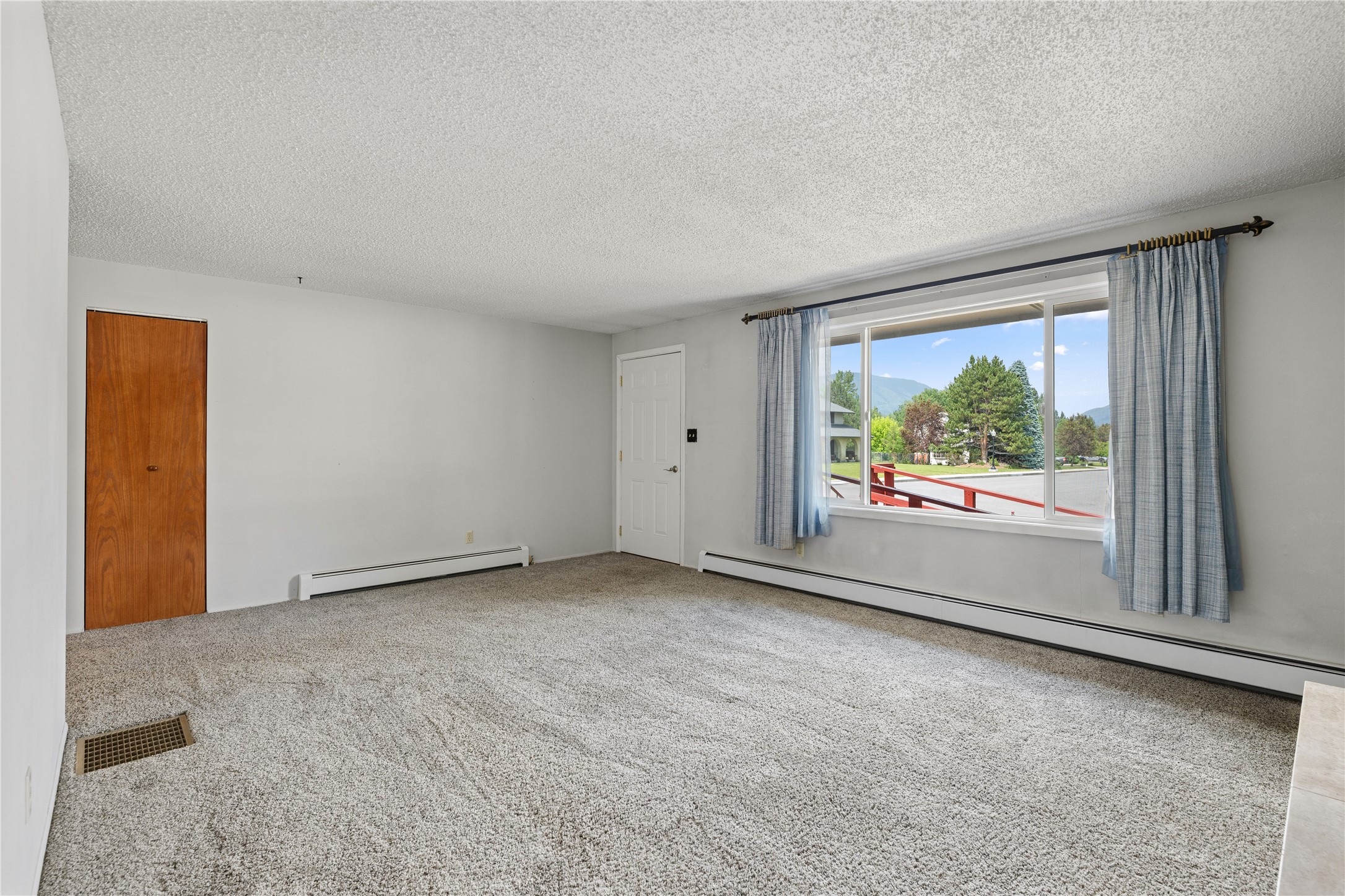 423 Linden Street Property Photo 4