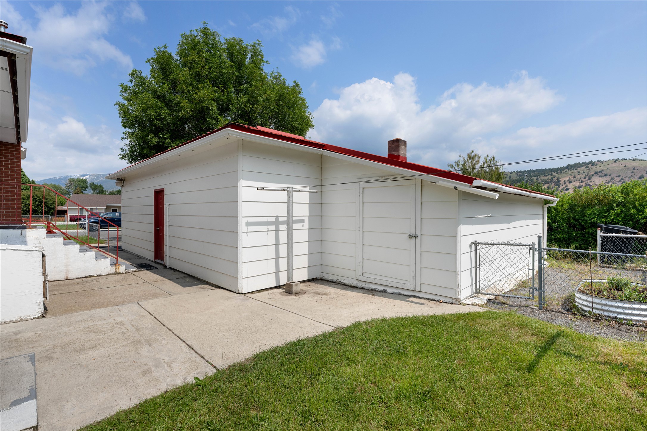 423 Linden Street Property Photo 40