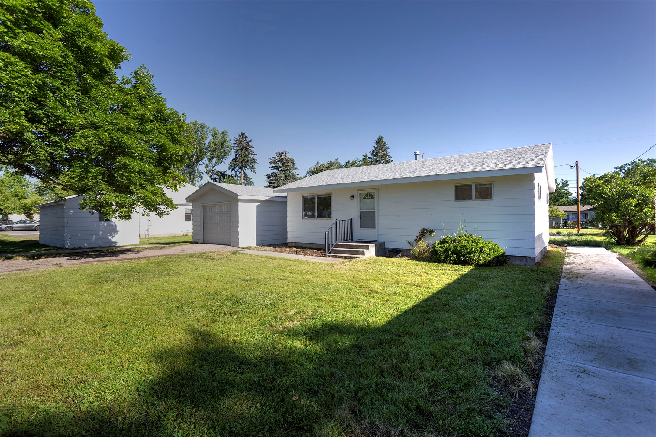 2250 S 9th Street W Property Photo 1