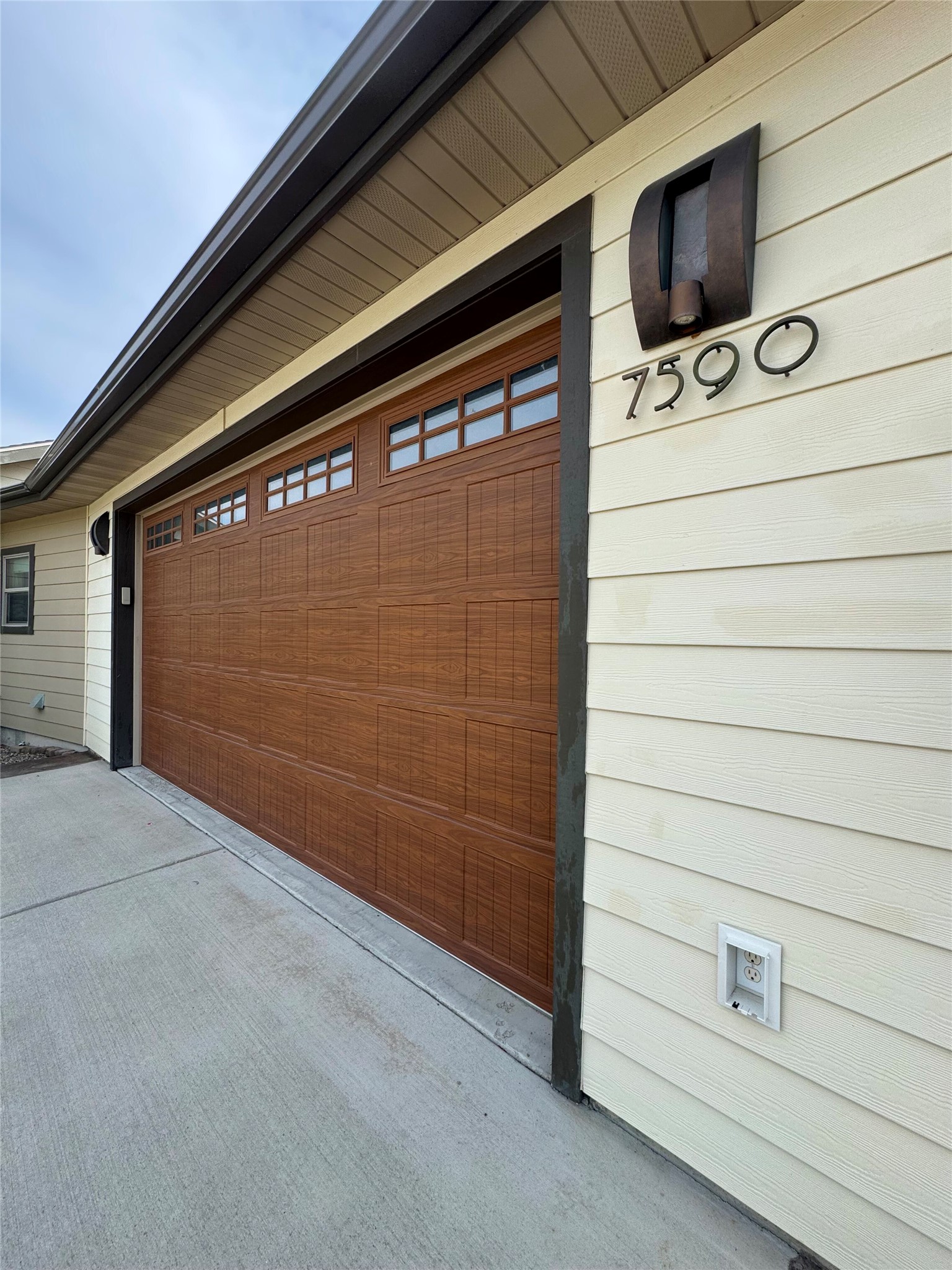 7590 Kingpost Loop Property Photo 9