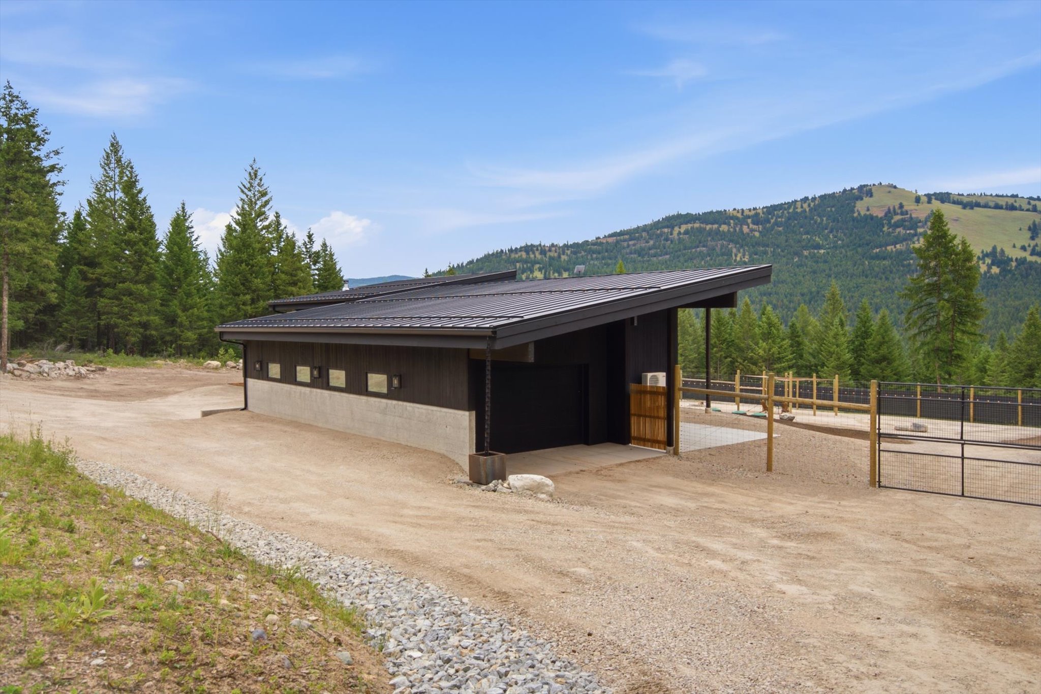 233 Wild Bill Trail Property Photo 5