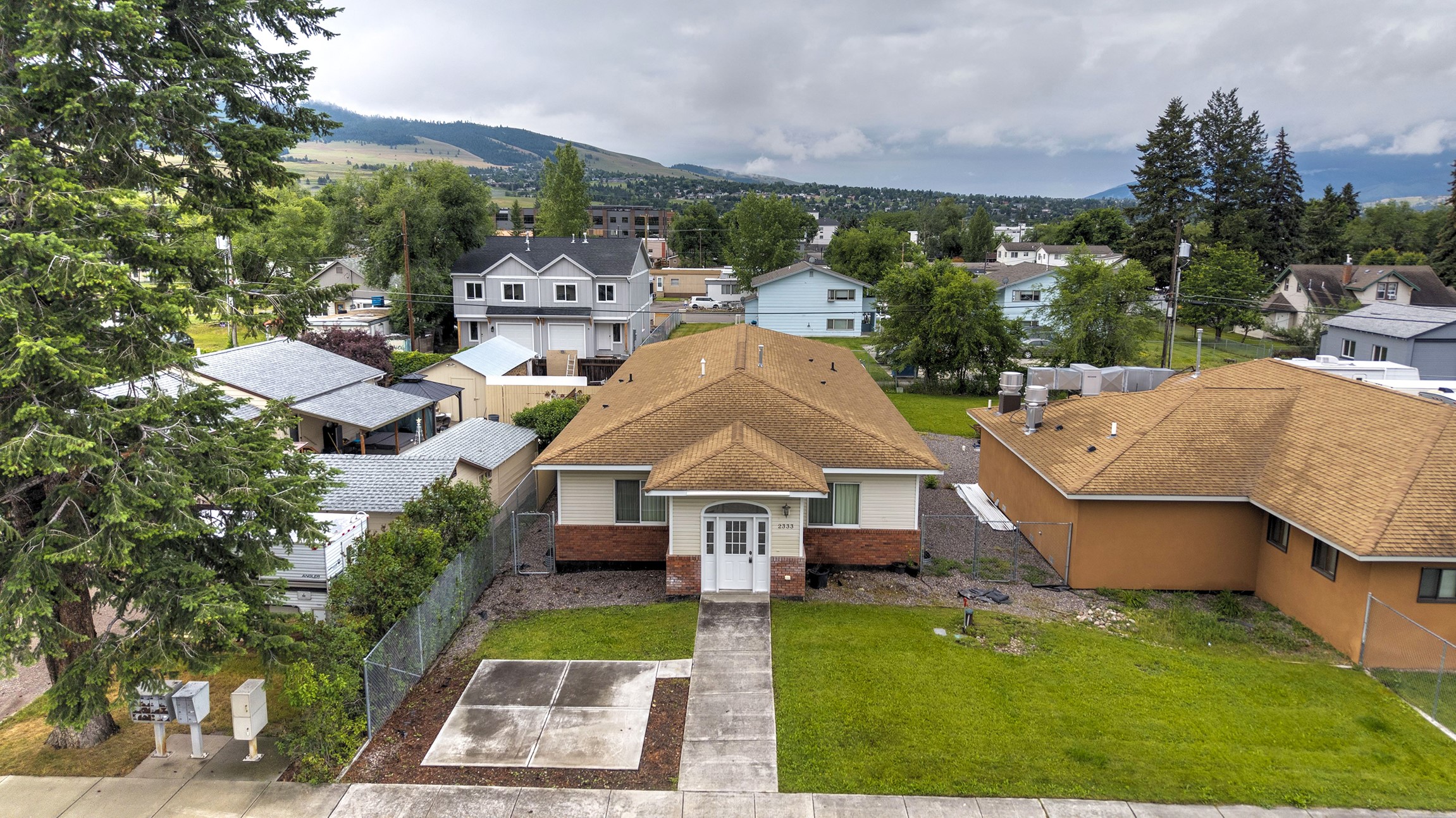 2333 Harve Avenue Property Photo 4