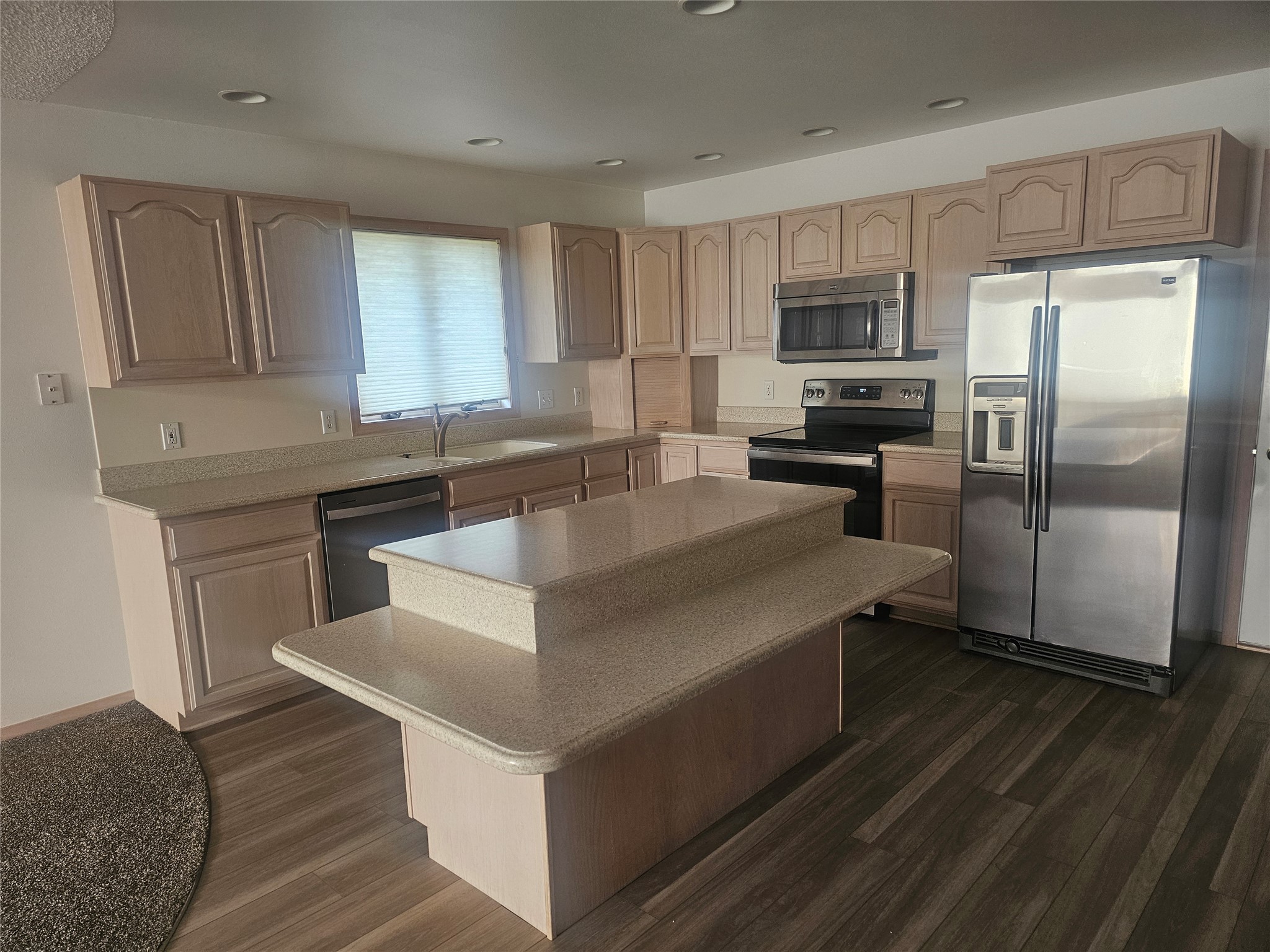 2700 Desert Drive Property Photo 3