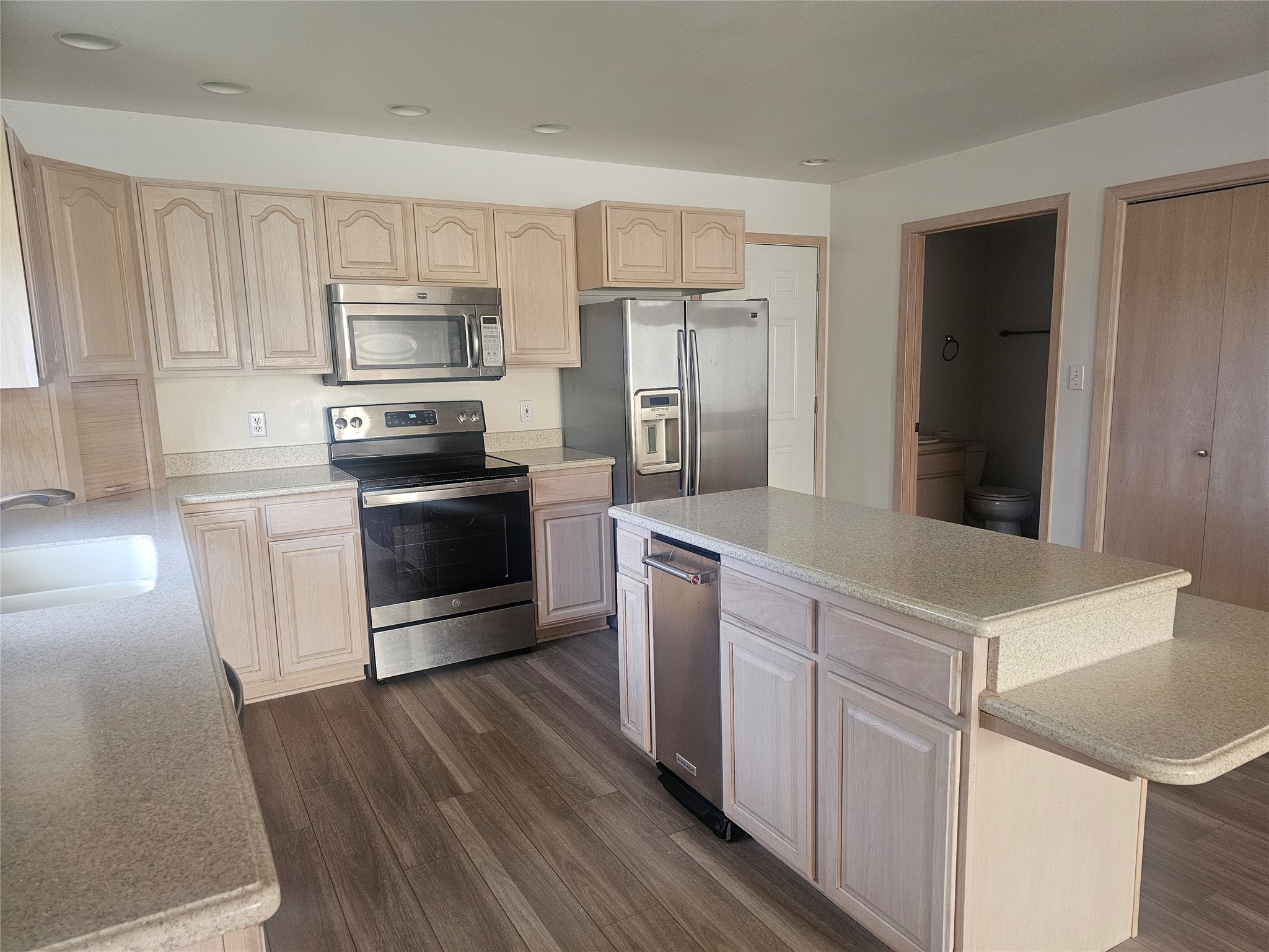 2700 Desert Drive Property Photo 4