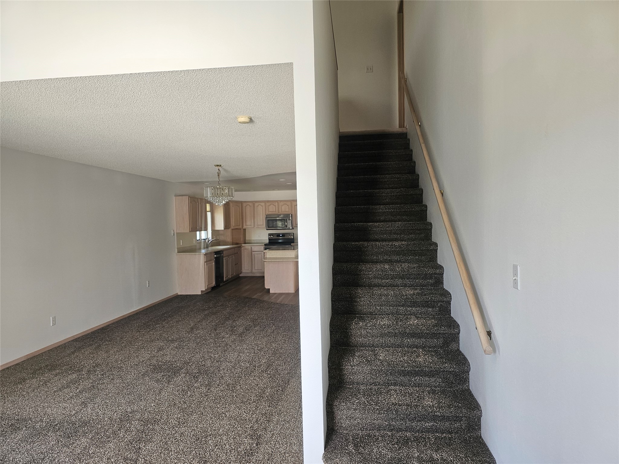 2700 Desert Drive Property Photo 5