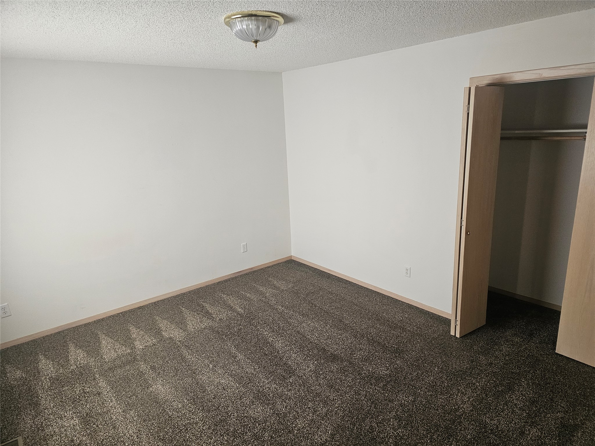 2700 Desert Drive Property Photo 8