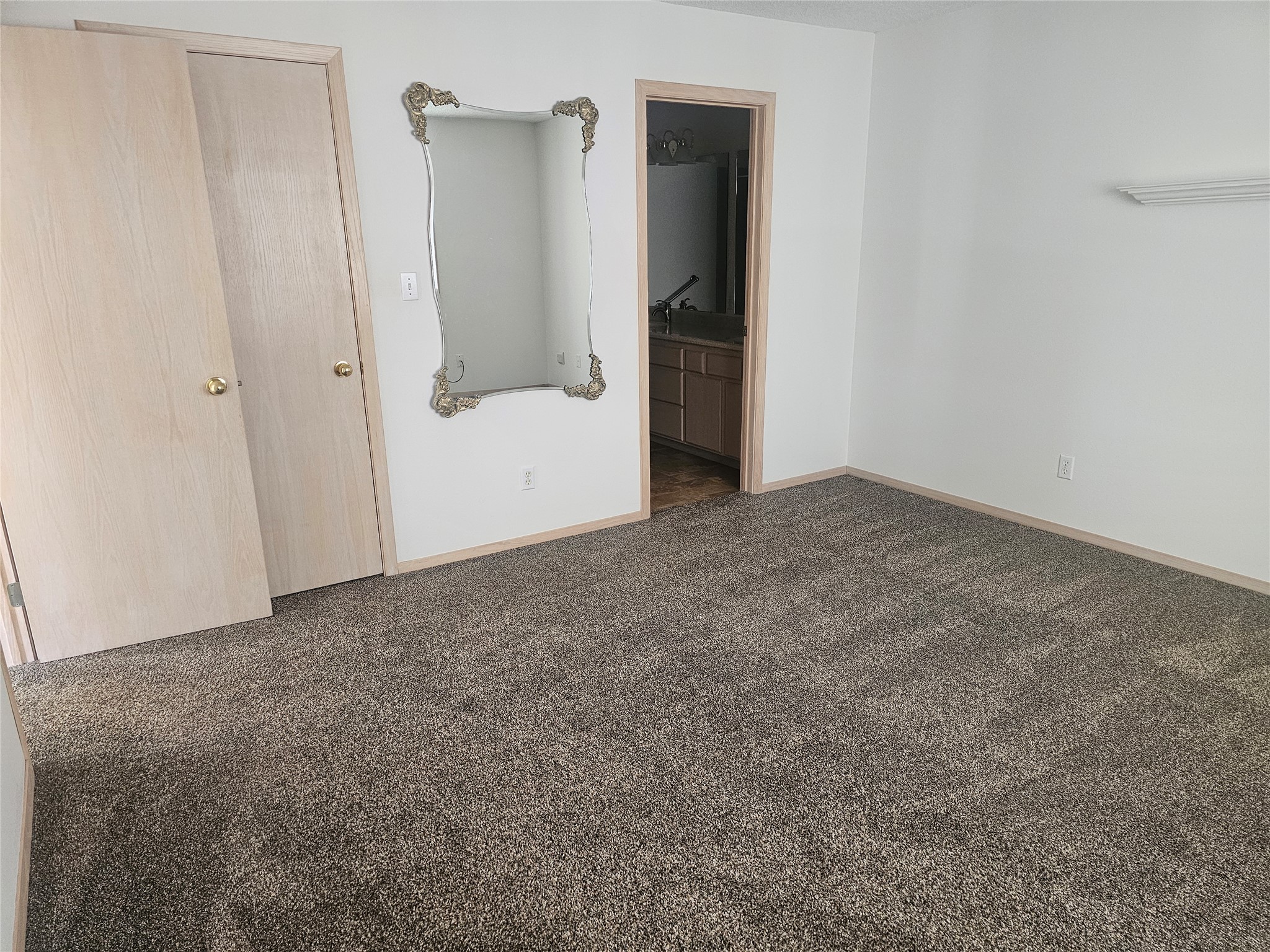 2700 Desert Drive Property Photo 9