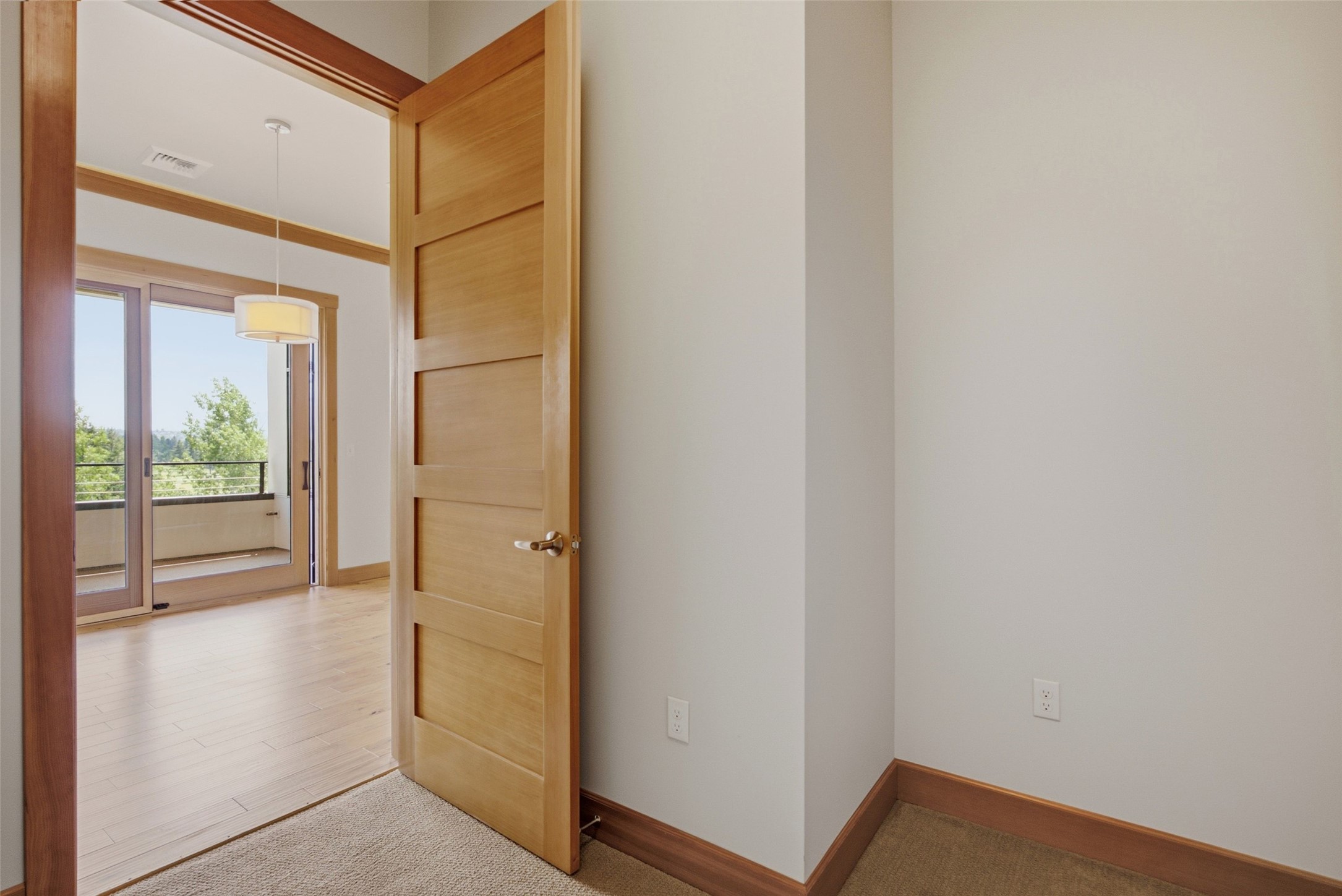 2625 Dearborn Avenue 406 Property Photo 29