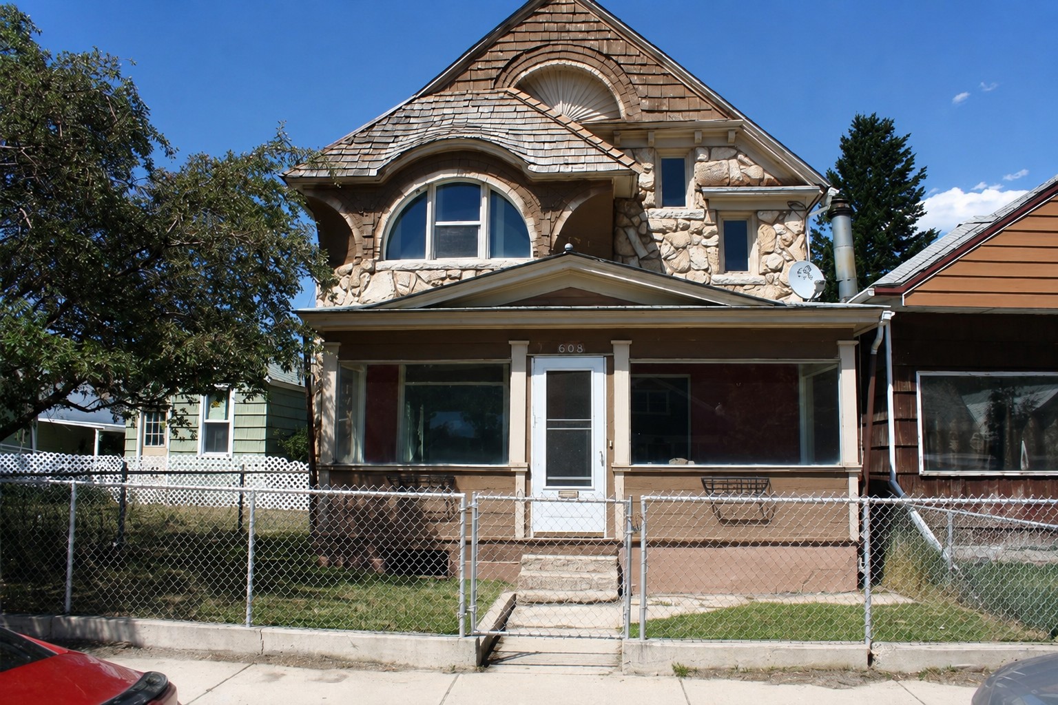 608 E Commercial Avenue Property Photo 1