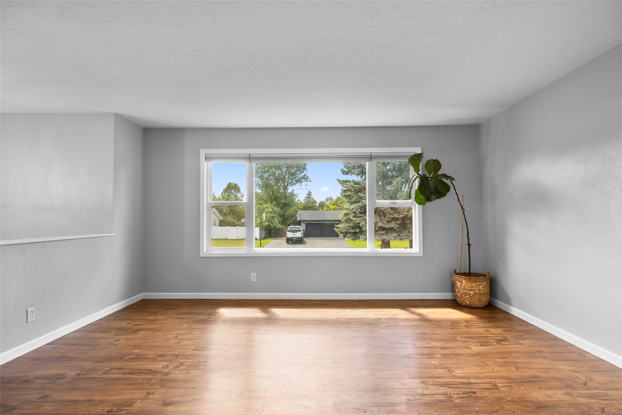 55 Lochness Avenue Property Photo 3