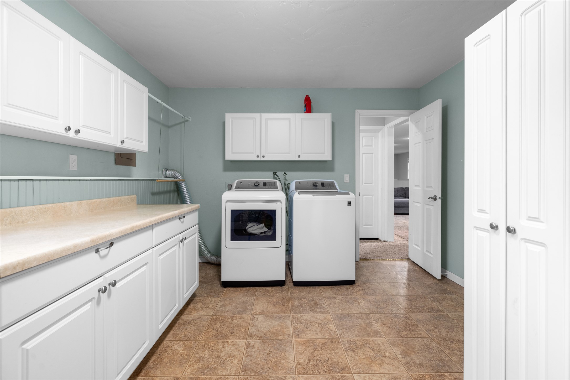 55 Lochness Avenue Property Photo 28