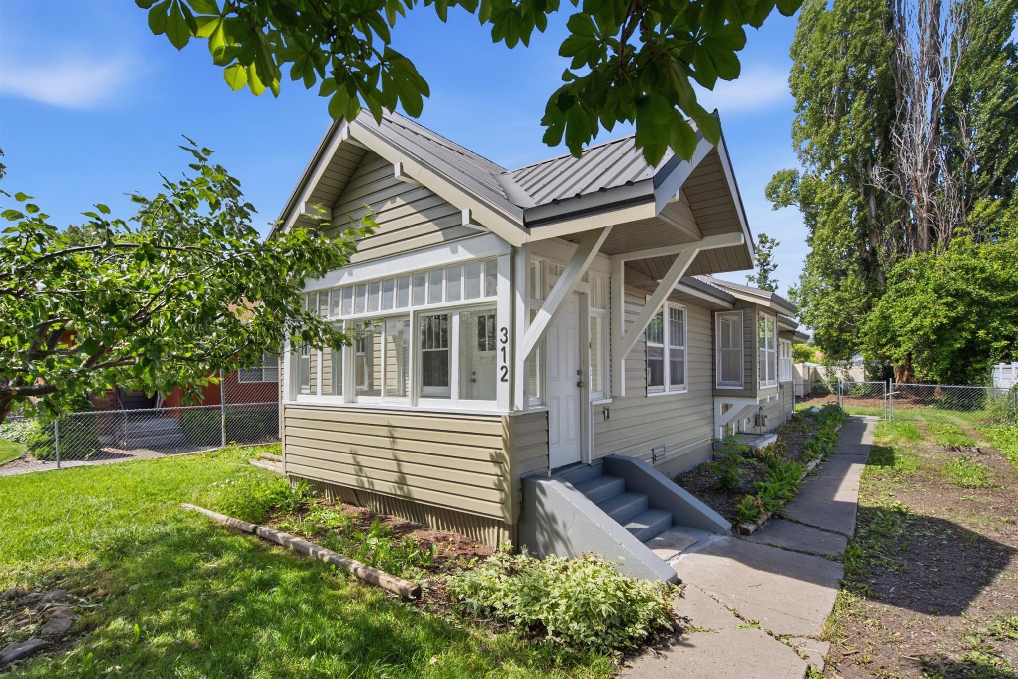 312 6th Avenue W Property Photo 2