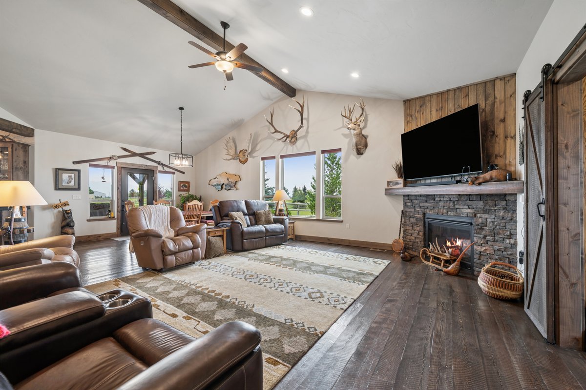1620 Moon Bow Loop Property Photo 7
